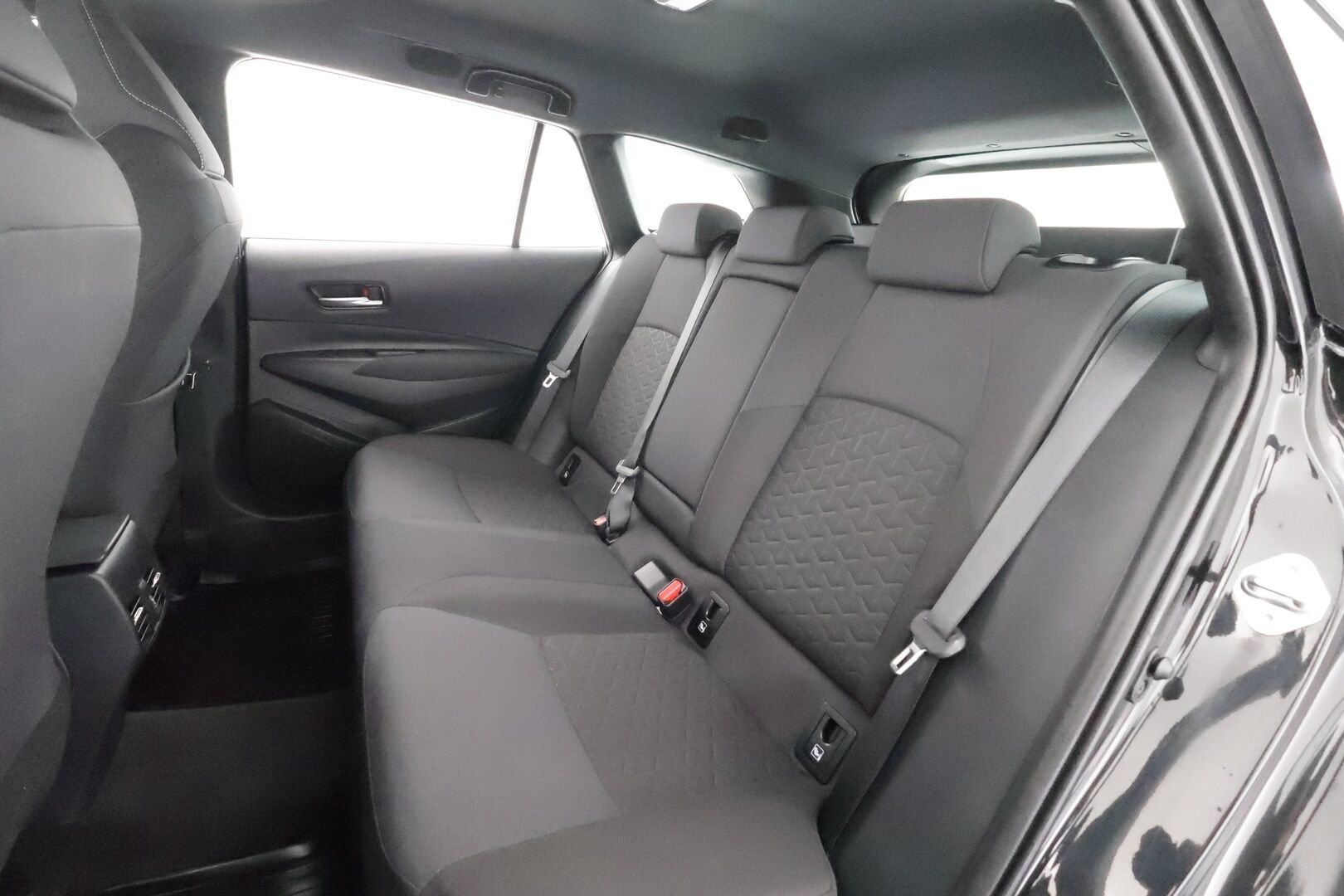 Toyota Corolla 2021 Touring Sports 1,8 Hybrid Active Edition * ACC / P.kamera / Navi / LED / Keyless / Sähköluukku / Ratinlämmitin * - Suomi-auto / Kahdet renkaat aluvanteilla / Merkkihuollettu