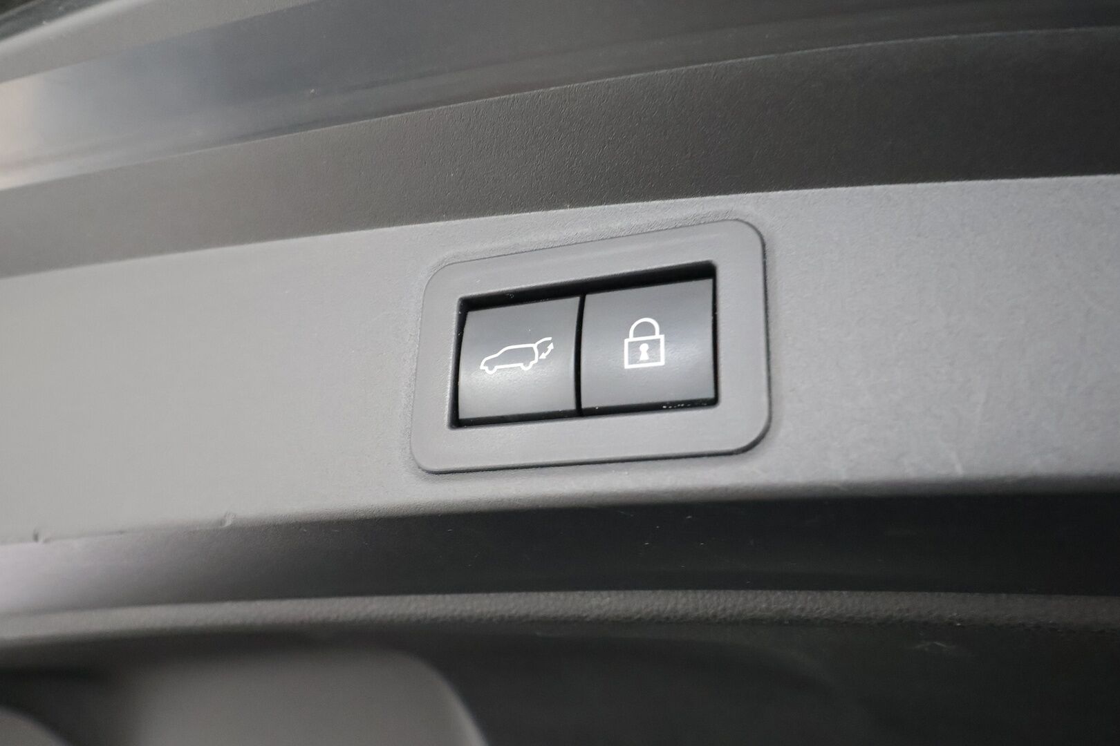 Toyota Corolla 2021 Touring Sports 1,8 Hybrid Active Edition * ACC / P.kamera / Navi / LED / Keyless / Sähköluukku / Ratinlämmitin * - Suomi-auto / Kahdet renkaat aluvanteilla / Merkkihuollettu