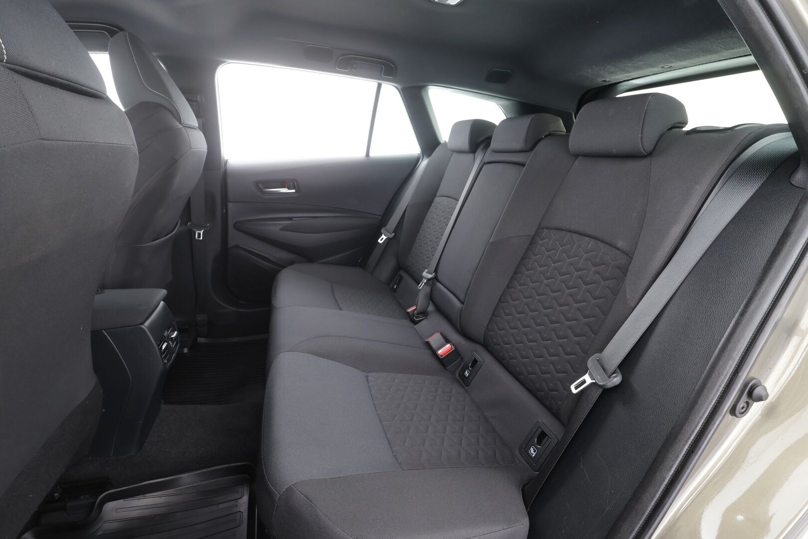 Toyota Corolla 2021 Touring Sports 2,0 Hybrid Active Edition - | ACC | LED | P.Kamera | Lohkolämmitin | Navi | Kaistavahti | Keyless | Apple&Android | Suomi-auto | Kahdet renkaat | 