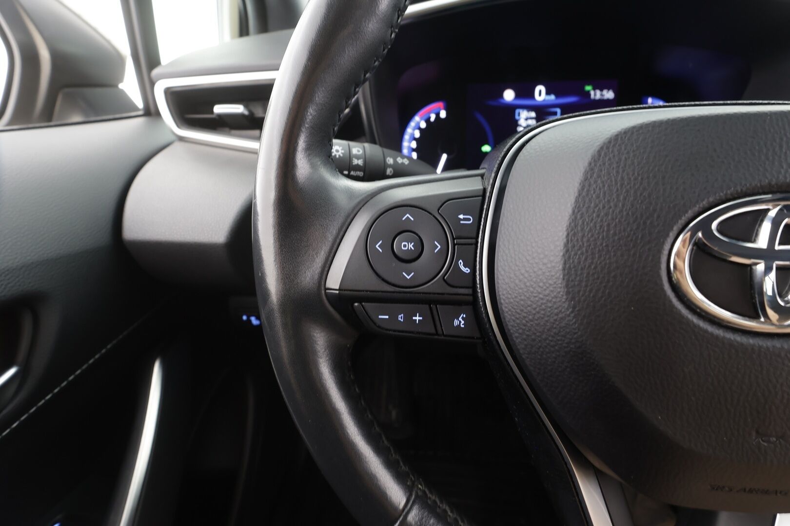 Toyota Corolla 2021 Touring Sports 2,0 Hybrid Active Edition - | ACC | LED | P.Kamera | Lohkolämmitin | Navi | Kaistavahti | Keyless | Apple&Android | Suomi-auto | Kahdet renkaat | 