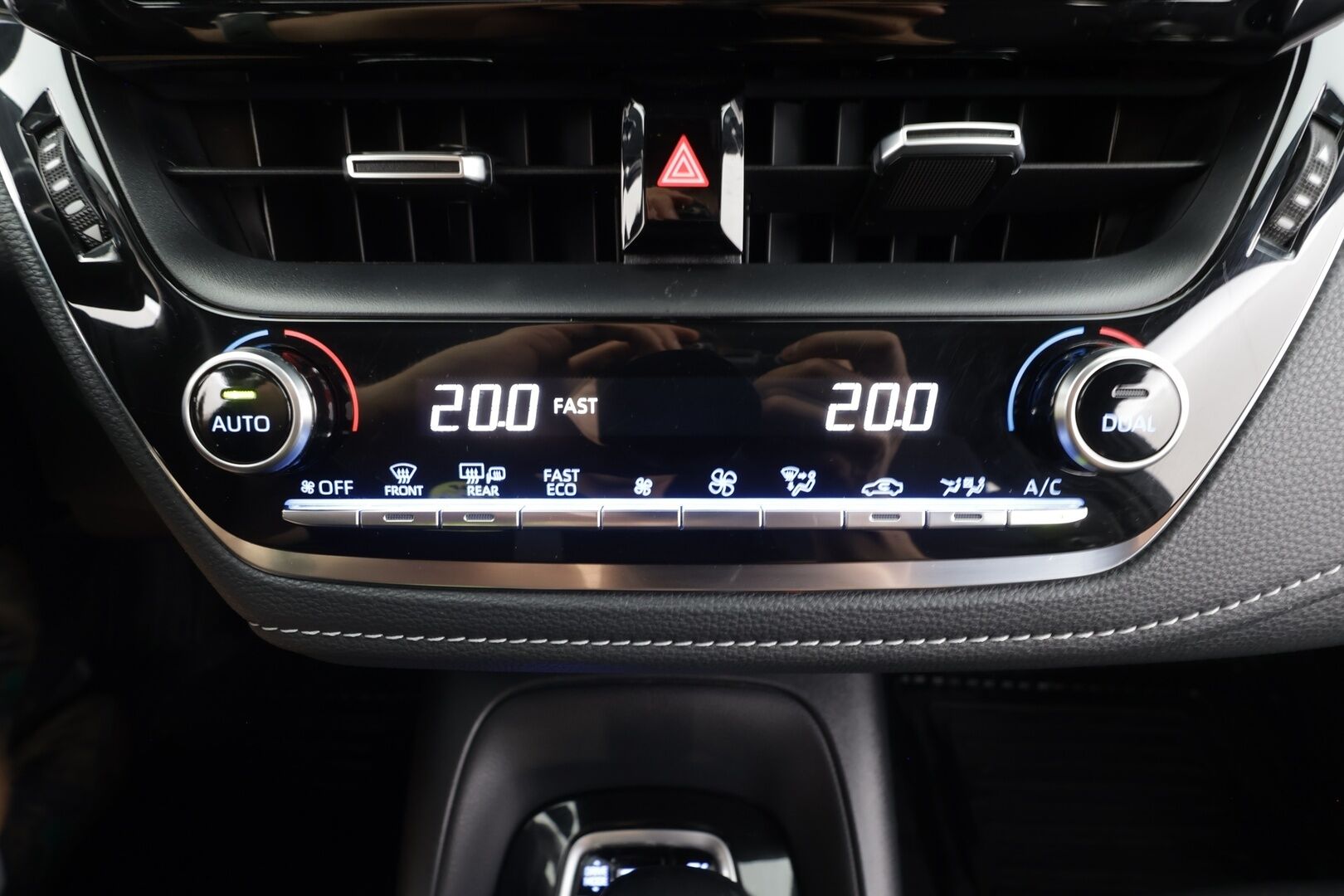 Toyota Corolla 2021 Touring Sports 2,0 Hybrid Active Edition - | ACC | LED | P.Kamera | Lohkolämmitin | Navi | Kaistavahti | Keyless | Apple&Android | Suomi-auto | Kahdet renkaat | 
