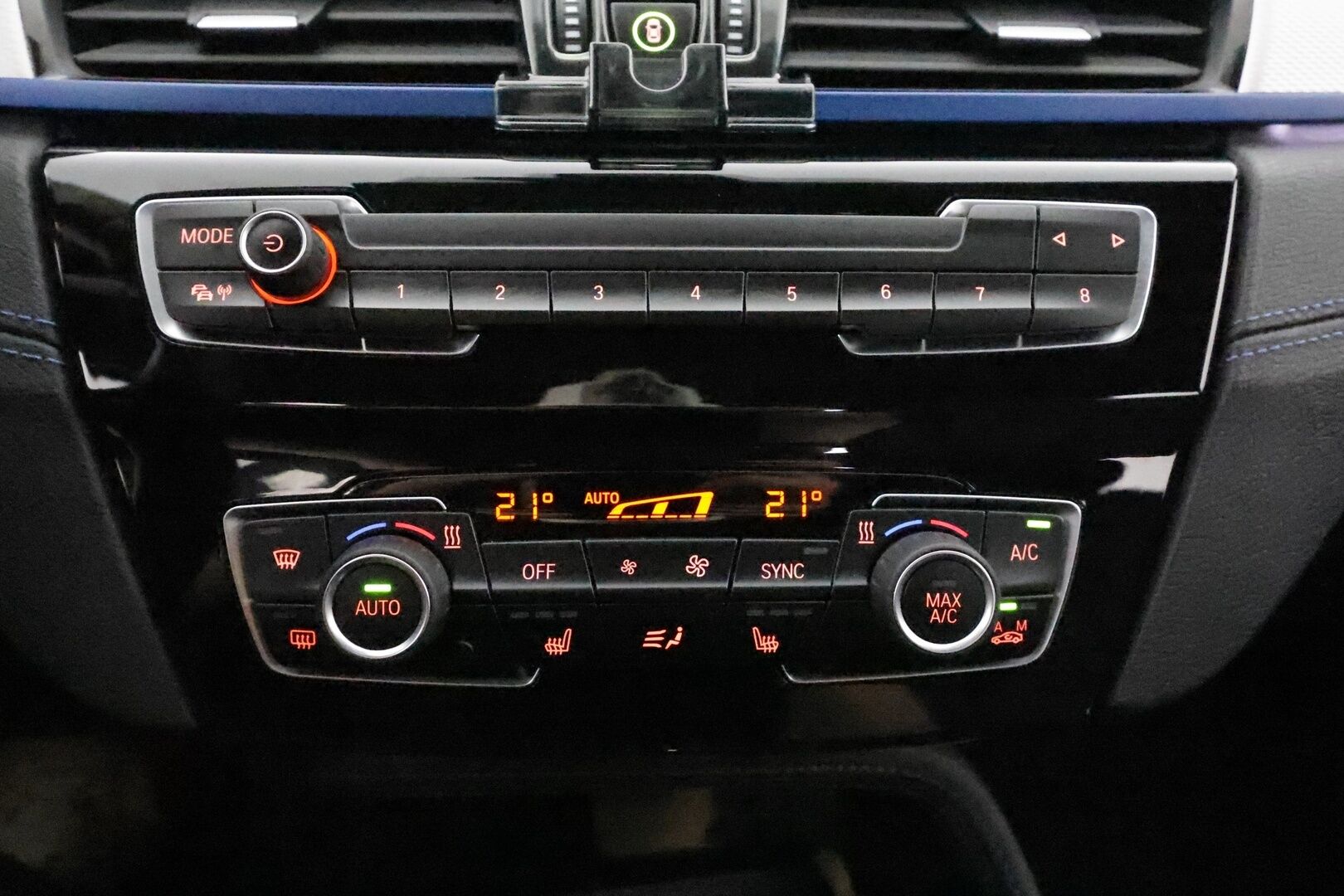 BMW X1 2021 F48 xDrive25e A Charged Edition M Sport ** Sporttipenkit / LED-valot / P.Tutka / Nahkaverhoilu / Ambient-valot ** - 1.Om Suomi-auto / Merkkihuollettu / Kahdet Renkaat / Akku Kuntotarkistettu!