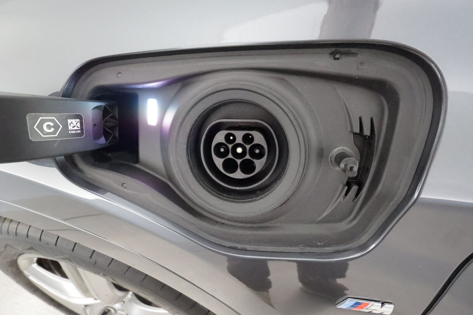 BMW X1 2021 F48 xDrive25e A Charged Edition M Sport ** Sporttipenkit / LED-valot / P.Tutka / Nahkaverhoilu / Ambient-valot ** - 1.Om Suomi-auto / Merkkihuollettu / Kahdet Renkaat / Akku Kuntotarkistettu!