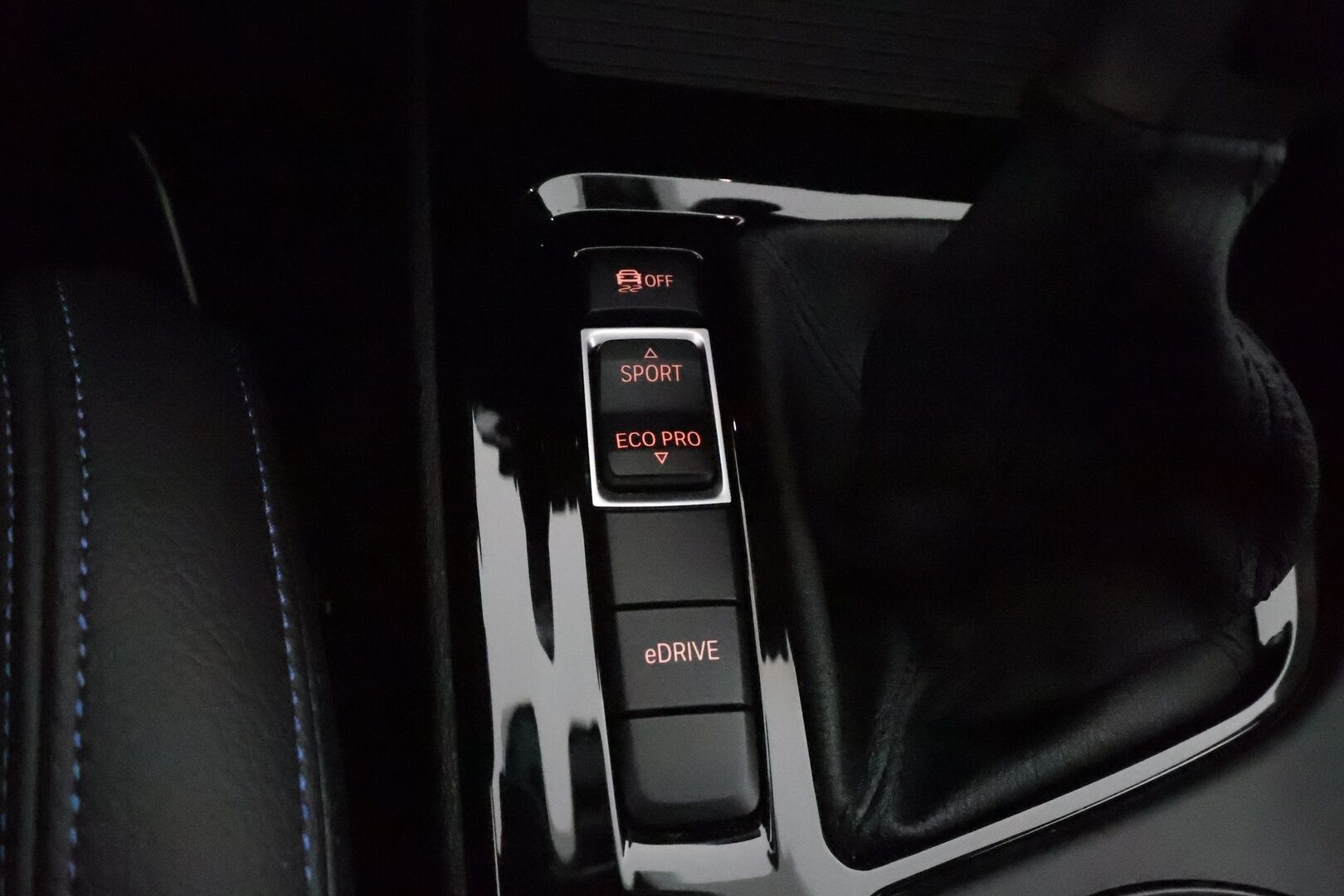 BMW X1 2021 F48 xDrive25e A Charged Edition M Sport *Sporttipenkit / LED-valot / Tutka / Nahkaverhoilu / Ambient-valot* - SoH 92% /  1.Om Suomi-auto / Merkkihuollettu / M-sport vanteet kesäksi