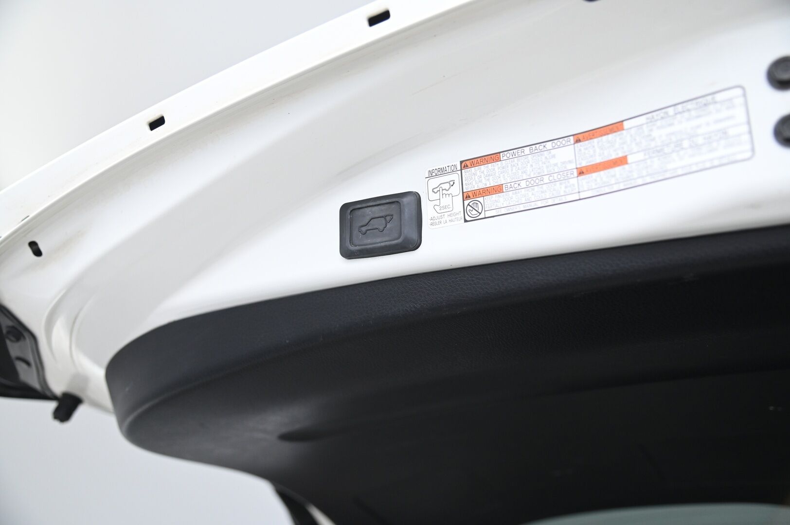 Toyota RAV4 2015 RAV4 2.5 4WD HSD 4ov 2494cm3 - Vetokoukku | Adapt.vakkari | 360 kamera | Avaimeton kulku & käynnistys | Nahkasisusta | JBL