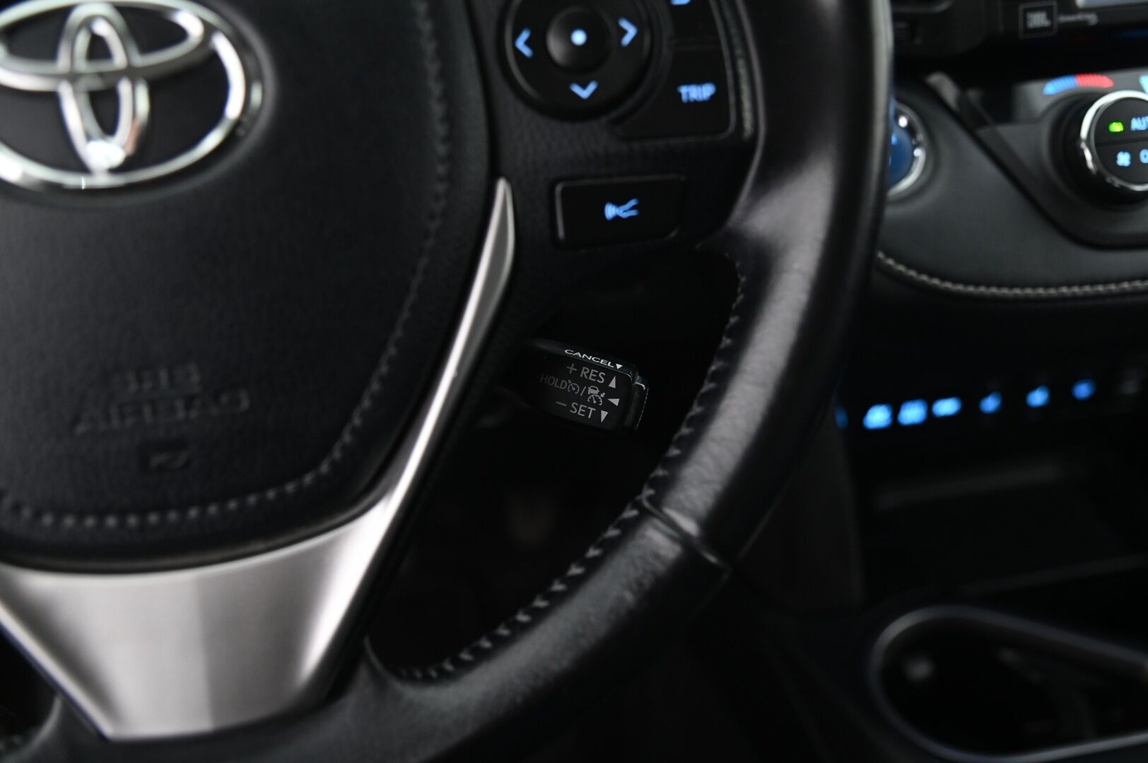 Toyota RAV4 2015 RAV4 2.5 4WD HSD 4ov 2494cm3 - Vetokoukku | Adapt.vakkari | 360 kamera | Avaimeton kulku & käynnistys | Nahkasisusta | JBL