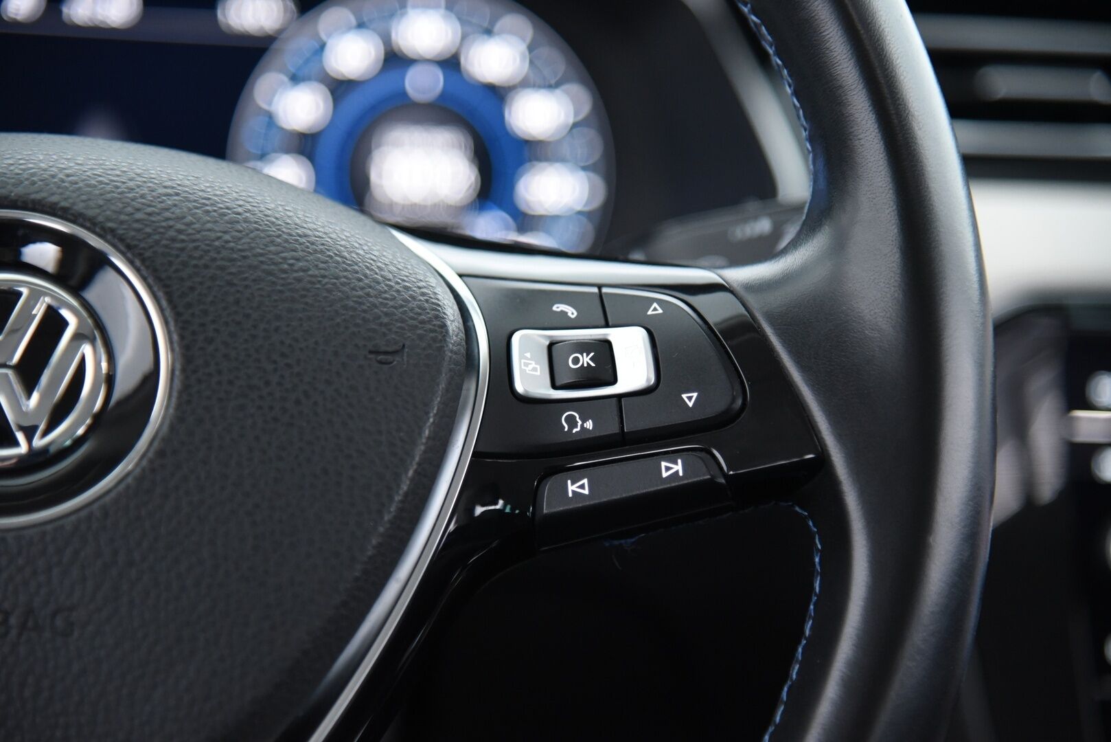 Volkswagen Passat 2018 Variant GTE Plug-In Hybrid 160 kW (218 hv) DSG-aut. / Digimittaristo / Vetokoukku / Adapt. vak / BLIS / Keyless / Ambient - P-Kamera / Webasto / Muistipenkki hieronnalla / Dynamic Light Assist / AppConnect