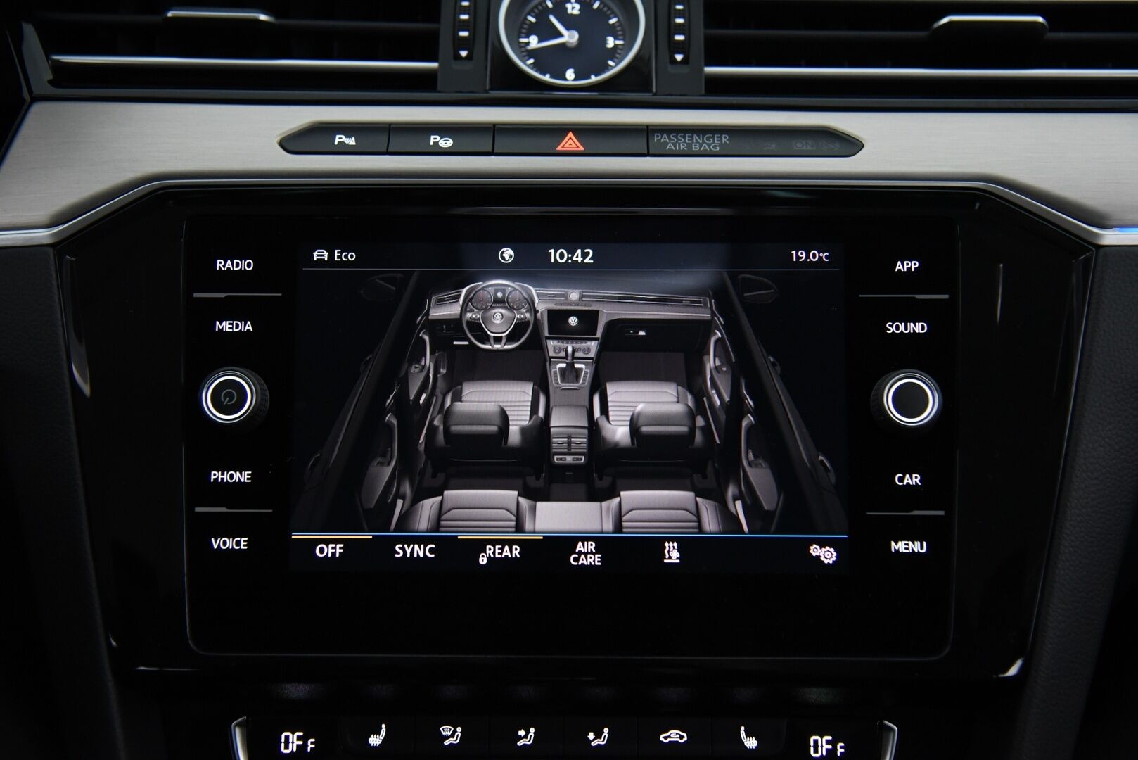 Volkswagen Passat 2018 Variant GTE Plug-In Hybrid 160 kW (218 hv) DSG-aut. / Digimittaristo / Vetokoukku / Adapt. vak / BLIS / Keyless / Ambient - P-Kamera / Webasto / Muistipenkki hieronnalla / Dynamic Light Assist / AppConnect