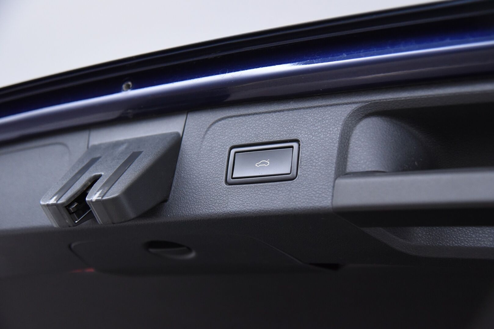 Volkswagen Passat 2018 Variant GTE Plug-In Hybrid 160 kW (218 hv) DSG-aut. / Digimittaristo / Vetokoukku / Adapt. vak / BLIS / Keyless / Ambient - P-Kamera / Webasto / Muistipenkki hieronnalla / Dynamic Light Assist / AppConnect