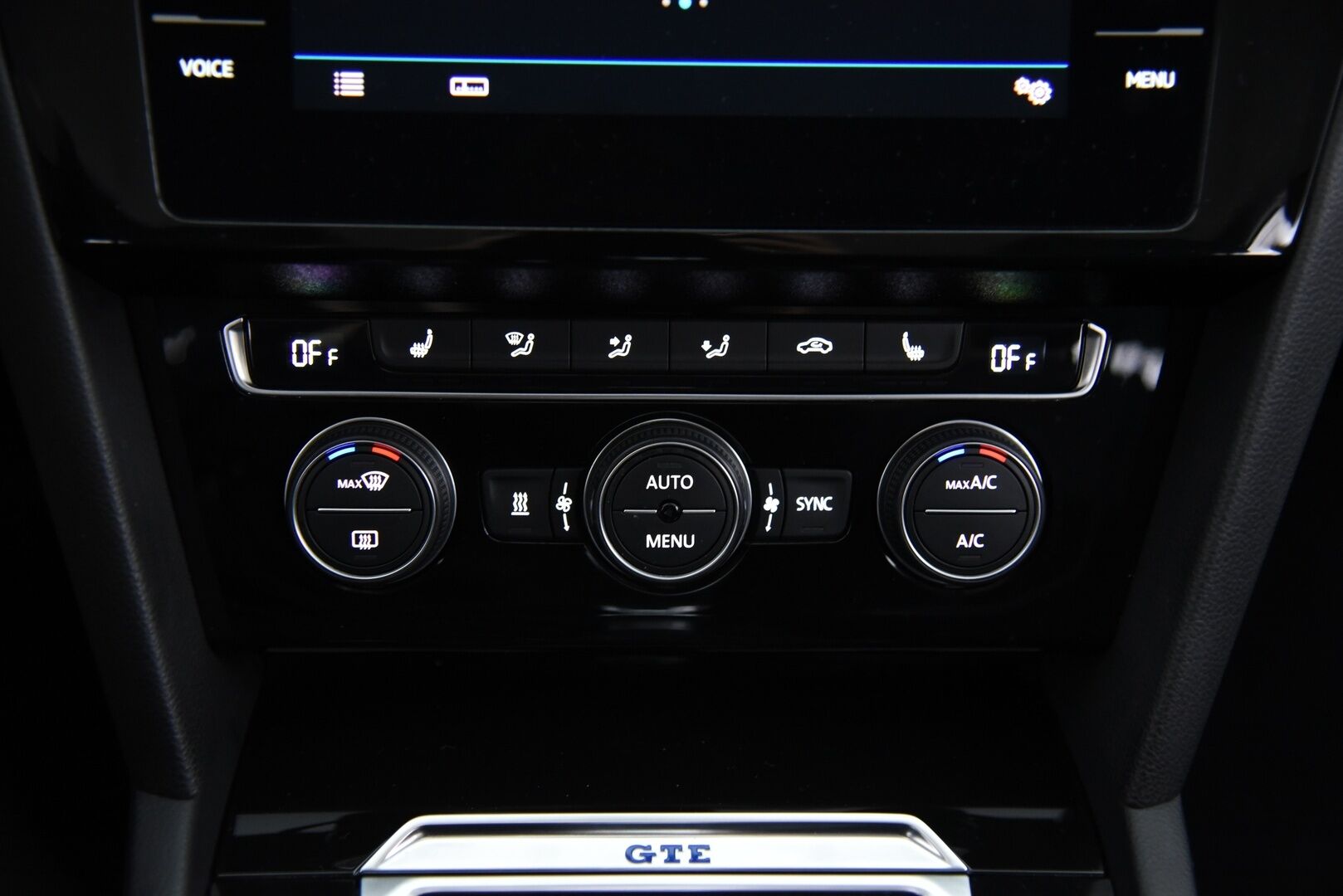 Volkswagen Passat 2018 Variant GTE Plug-In Hybrid 160 kW (218 hv) DSG-aut. / Digimittaristo / Vetokoukku / Adapt. vak / BLIS / Keyless / Ambient - P-Kamera / Webasto / Muistipenkki hieronnalla / Dynamic Light Assist / AppConnect