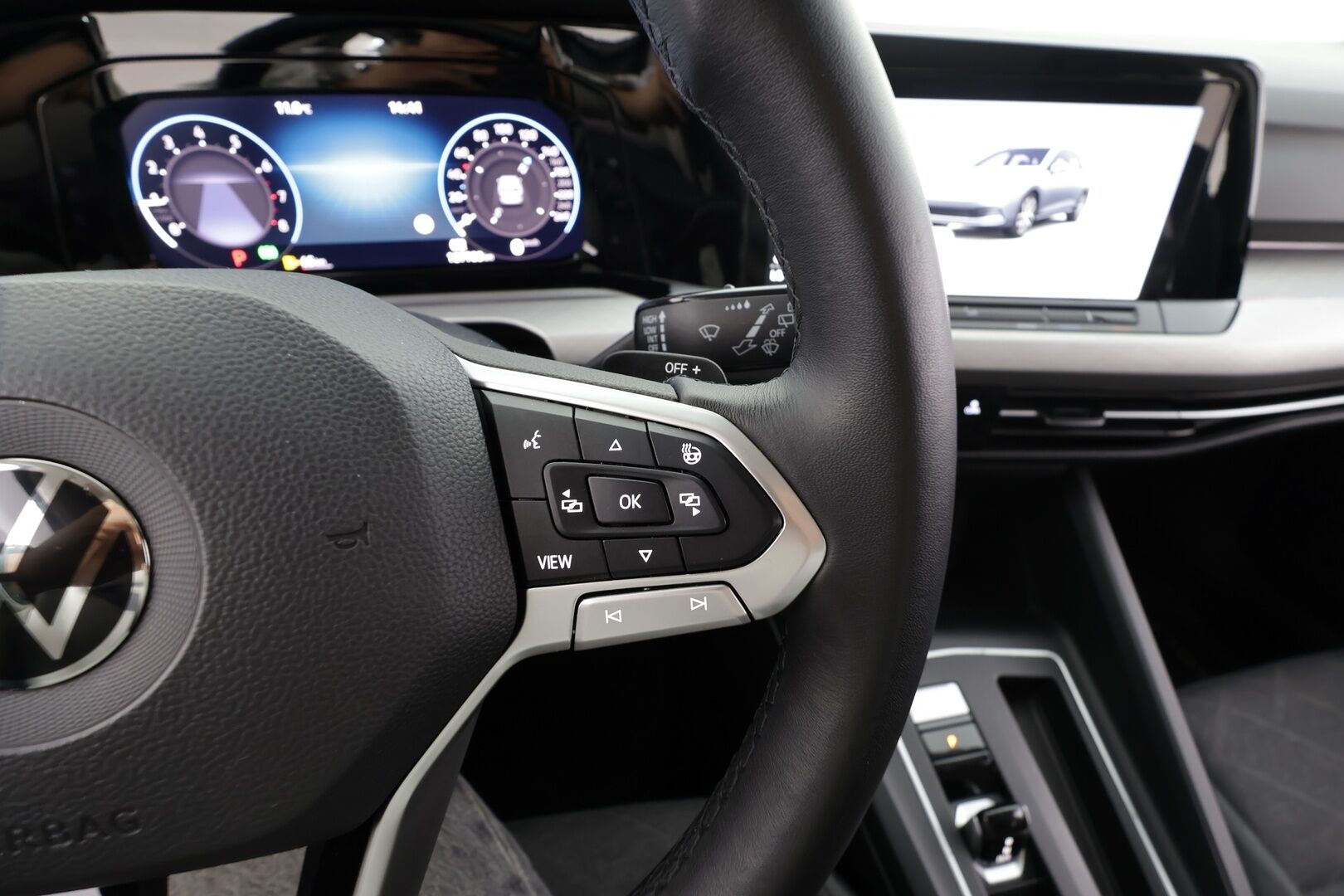 Volkswagen Golf 2022 Variant Comfort Business 1,0 eTSI (MHEV) 81 kW DSG * H&K /  ACC / Webasto / Koukku /  LED / P.Tutkat / KeylessGO * - 1.om Suomi-auto / Kahdet renkaat / Juuri huollettu! - HULLUT JOULUT KORKOTARJOUS 2,49% 