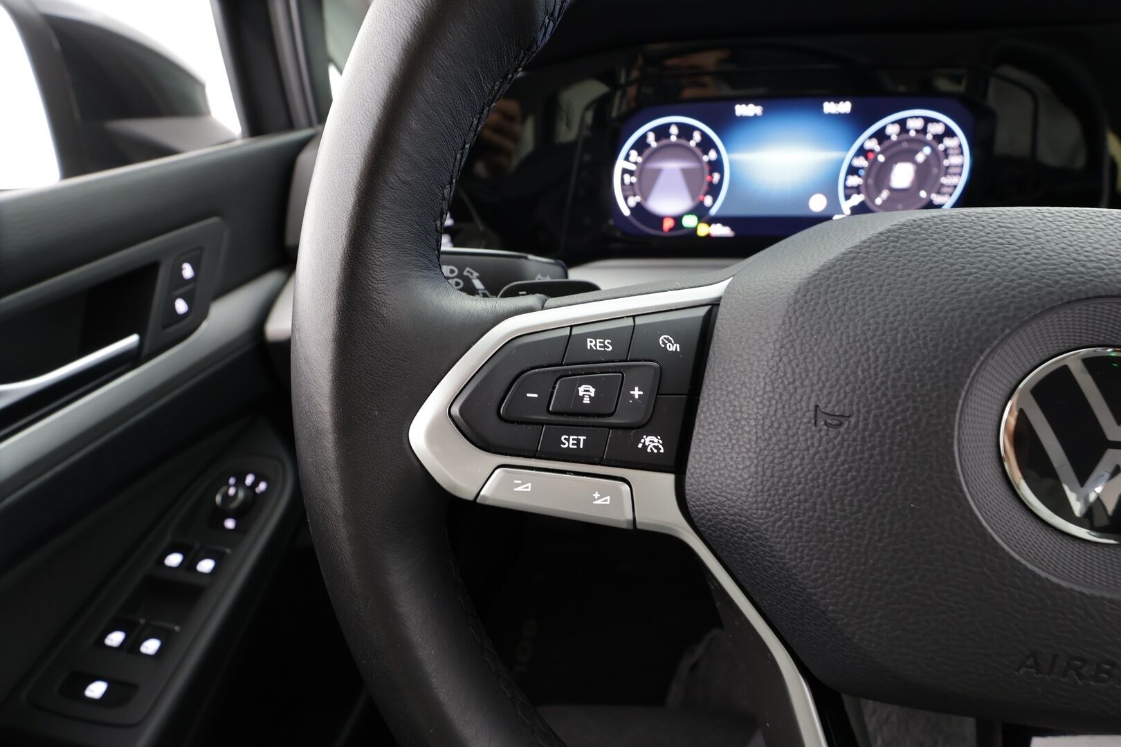 Volkswagen Golf 2022 Variant Comfort Business 1,0 eTSI (MHEV) 81 kW DSG * H&K /  ACC / Webasto / Koukku /  LED / P.Tutkat / KeylessGO * - 1.om Suomi-auto / Kahdet renkaat / Juuri huollettu! - HULLUT JOULUT KORKOTARJOUS 2,49% 