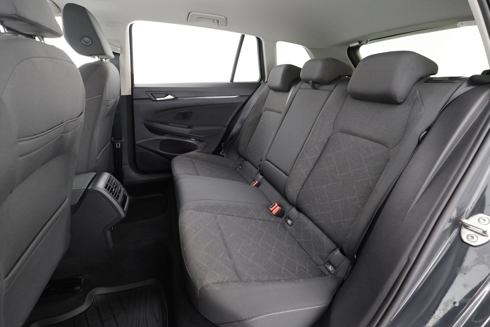 Volkswagen Golf 2022 Variant Comfort Business 1,0 eTSI (MHEV) 81 kW DSG * H&K /  ACC / Webasto / Koukku /  LED / P.Tutkat / KeylessGO * - 1.om Suomi-auto / Kahdet renkaat / Juuri huollettu! - HULLUT JOULUT KORKOTARJOUS 2,49% 