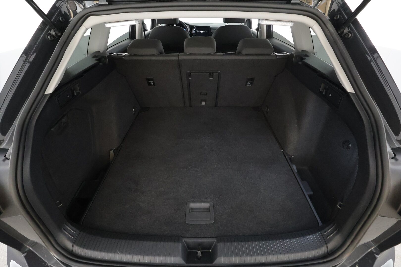 Volkswagen Golf 2022 Variant Comfort Business 1,0 eTSI (MHEV) 81 kW DSG * H&K /  ACC / Webasto / Koukku /  LED / P.Tutkat / KeylessGO * - 1.om Suomi-auto / Kahdet renkaat / Juuri huollettu! - HULLUT JOULUT KORKOTARJOUS 2,49% 