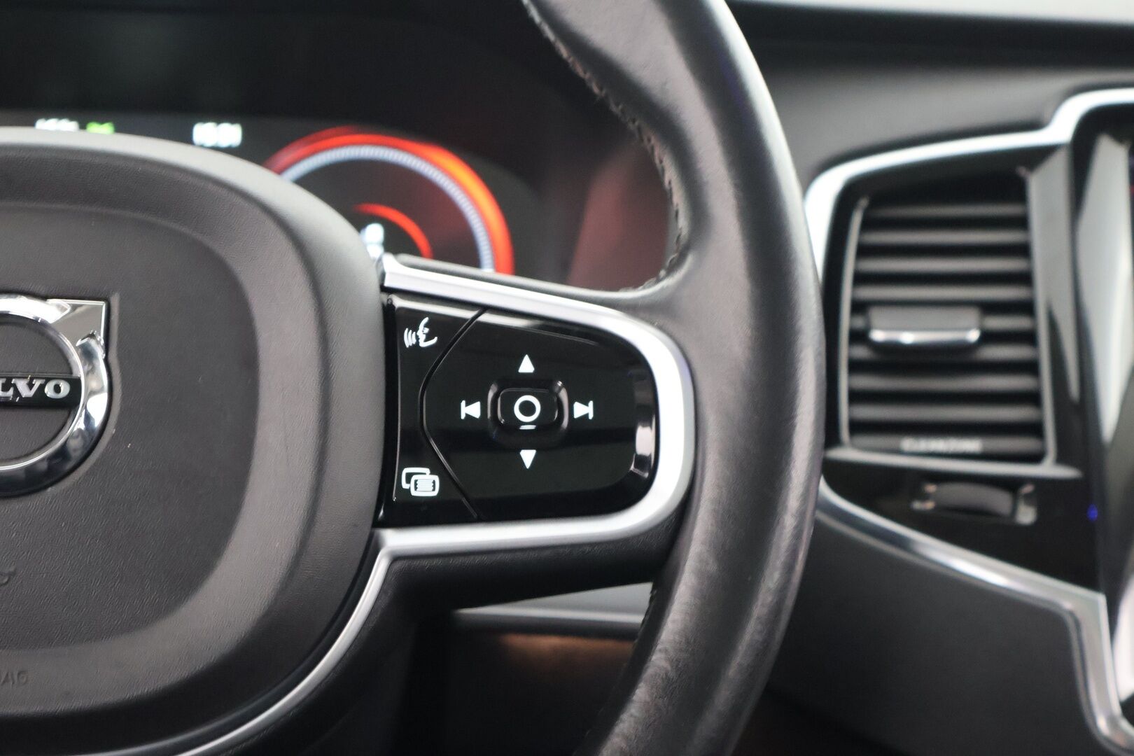 Volvo XC90 2016 T8 Twin Engine AWD Momentum aut - Tulossa myyntiin, kysy lisätiedot myyjältä! - HULLUT AVAJAISHULINAT KORKOTARJOUS 3,29 %