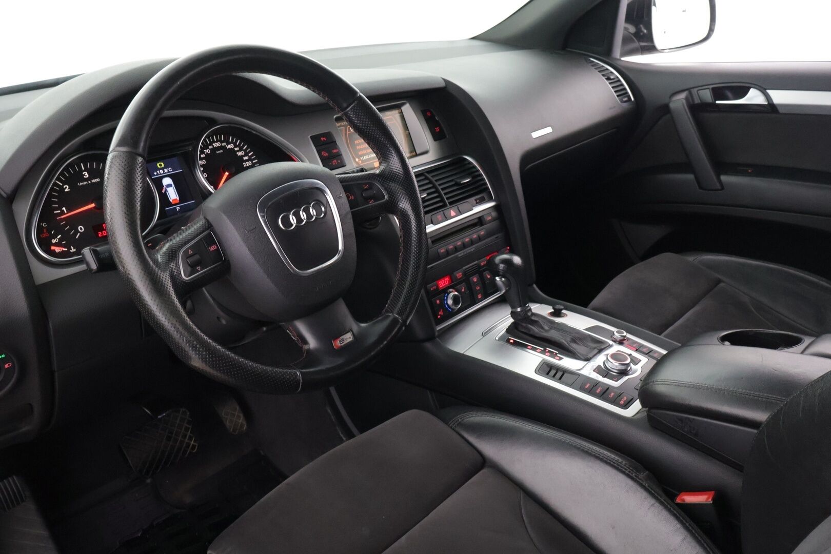 Audi Q7 2009 AUDI Q7 3,0 V6 TDI DPF 176 kW quattro S-Line tiptronic-autom. 7-ist *Myydään Huutokaupat.com* - *Webasto / 7-Paikkaa / Kuskin penkki muistilla*