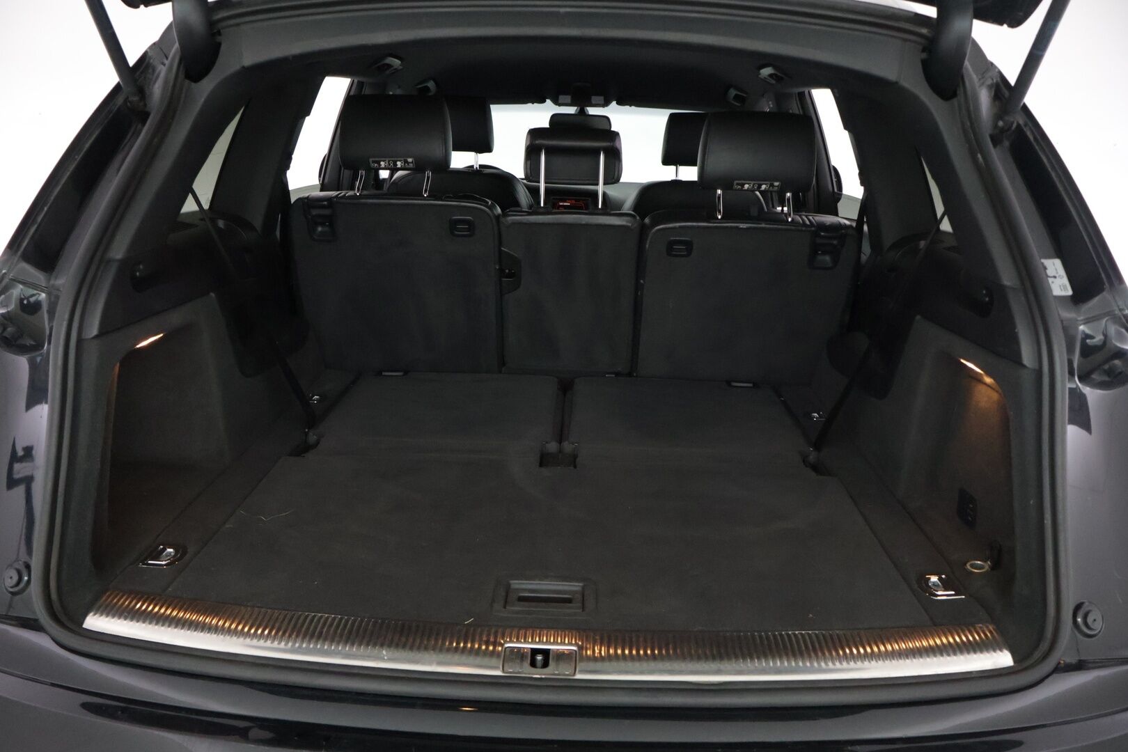 Audi Q7 2009 AUDI Q7 3,0 V6 TDI DPF 176 kW quattro S-Line tiptronic-autom. 7-ist *Myydään Huutokaupat.com* - *Webasto / 7-Paikkaa / Kuskin penkki muistilla*