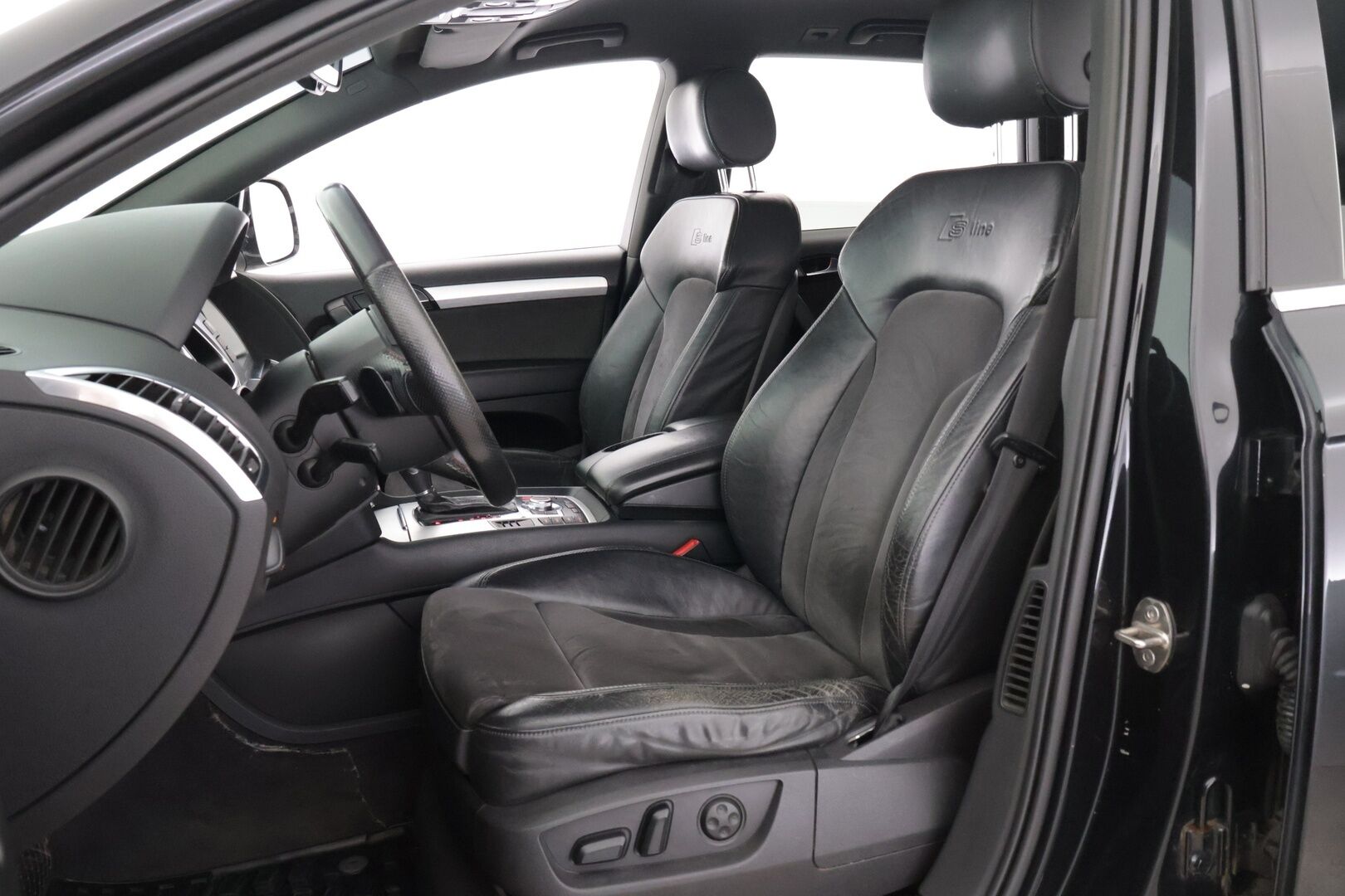 Audi Q7 2009 AUDI Q7 3,0 V6 TDI DPF 176 kW quattro S-Line tiptronic-autom. 7-ist *Myydään Huutokaupat.com* - *Webasto / 7-Paikkaa / Kuskin penkki muistilla*