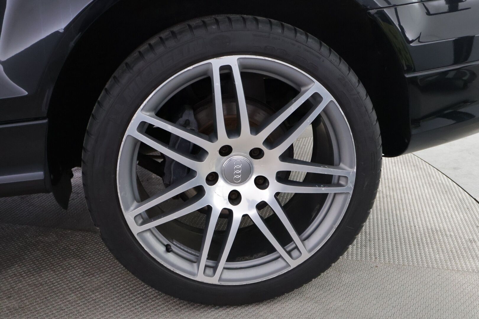 Audi Q7 2009 AUDI Q7 3,0 V6 TDI DPF 176 kW quattro S-Line tiptronic-autom. 7-ist *Myydään Huutokaupat.com* - *Webasto / 7-Paikkaa / Kuskin penkki muistilla*