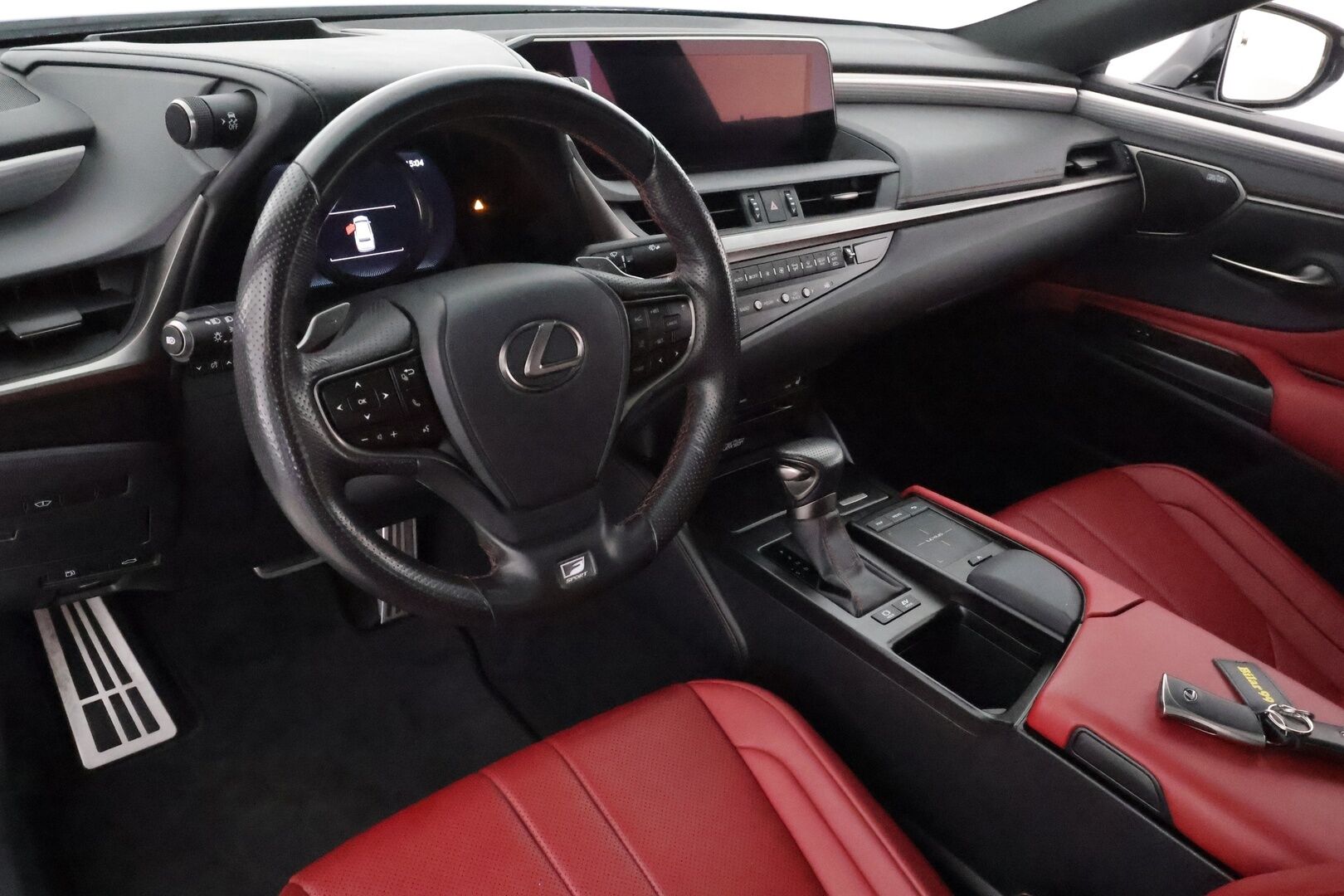 Lexus ES 2019 300H F-Sport ** Adapt.vakkari / HUD / Mark Levinson / Muistipenkki / Adapt.vakkari / P.kamera / Punaiset nahkapenkit - 3,99 % KORKOTARJOUS TÄHÄN AUTOON - 31.5. ASTI! - Kattoluukku / Sporttipenkit / Aplle&Android / Keyless