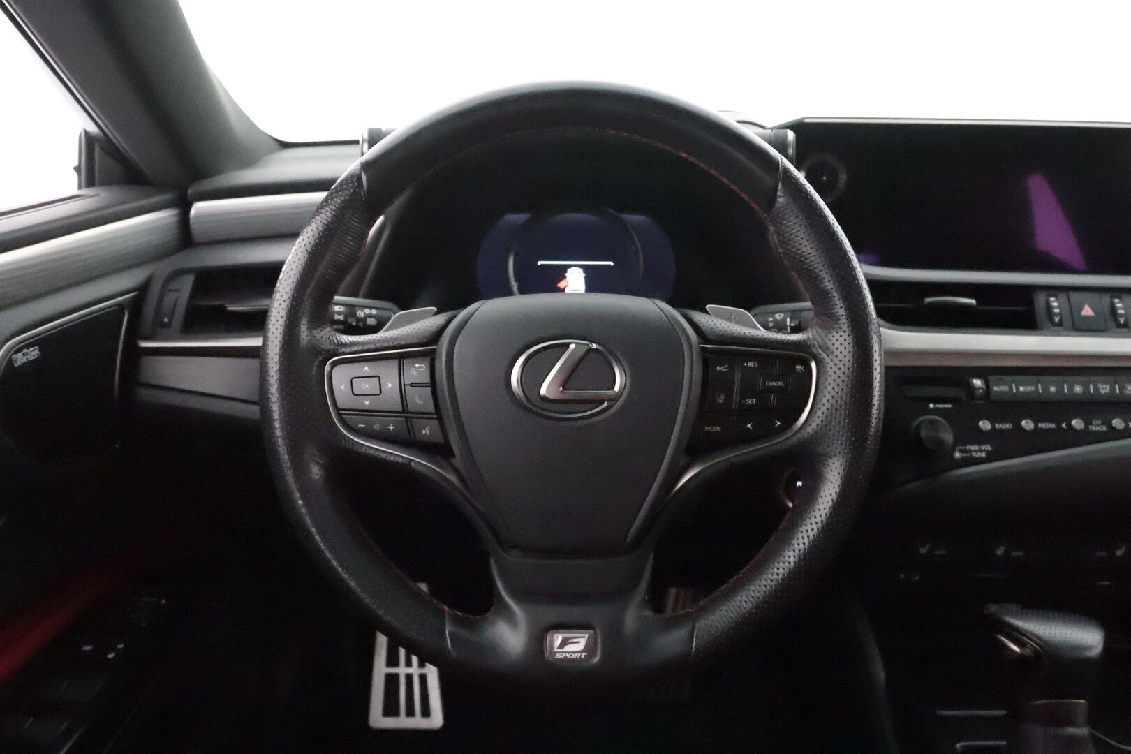 Lexus ES 2019 300H F-Sport ** Adapt.vakkari / HUD / Mark Levinson / Muistipenkki / Adapt.vakkari / P.kamera / Punaiset nahkapenkit - 3,99 % KORKOTARJOUS TÄHÄN AUTOON - 31.5. ASTI! - Kattoluukku / Sporttipenkit / Aplle&Android / Keyless