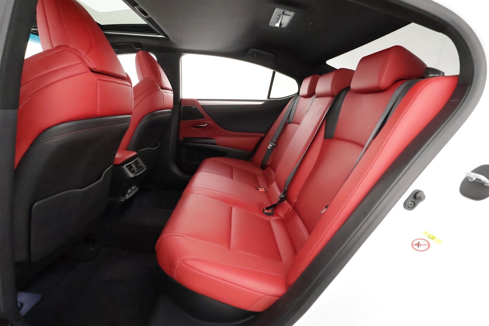 Lexus ES 2019 300H F-Sport ** Adapt.vakkari / HUD / Mark Levinson / Muistipenkki / Adapt.vakkari / P.kamera / Punaiset nahkapenkit - 3,99 % KORKOTARJOUS TÄHÄN AUTOON - 31.5. ASTI! - Kattoluukku / Sporttipenkit / Aplle&Android / Keyless