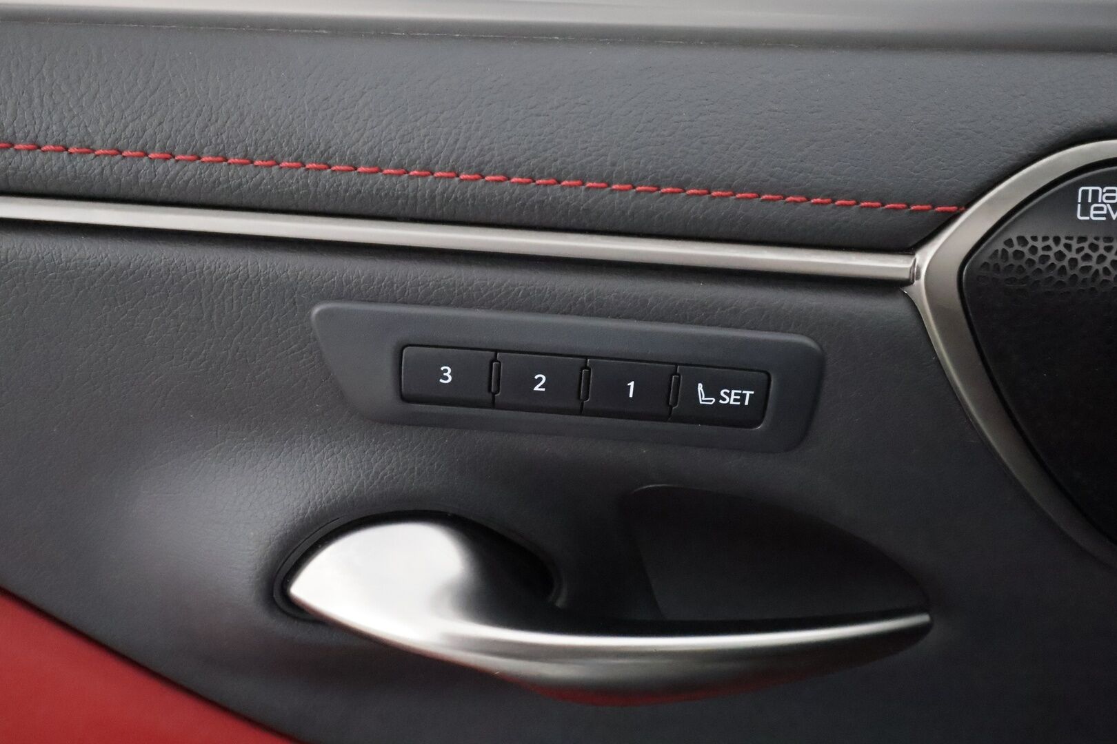 Lexus ES 2019 300H F-Sport ** Adapt.vakkari / HUD / Mark Levinson / Muistipenkki / Adapt.vakkari / P.kamera / Punaiset nahkapenkit - 3,99 % KORKOTARJOUS TÄHÄN AUTOON - 31.5. ASTI! - Kattoluukku / Sporttipenkit / Aplle&Android / Keyless