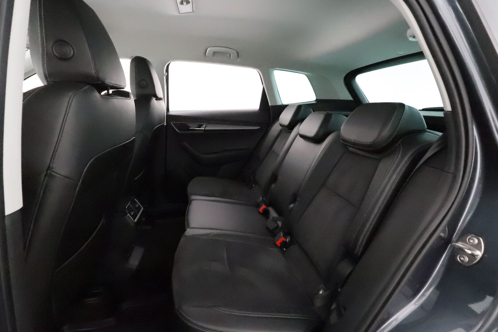 Skoda Karoq 2018 2.0 TDI 150 4x4 Style DSG **Canton / Webasto / Adapt.vakkari / Keyless / Koukku / Sporttipenkit / P.kamera** -  * Webastolla ja kovilla varusteilla oleva neliveto Karoq! *