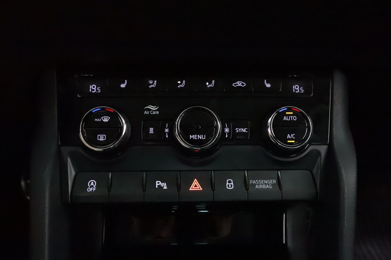 Skoda Karoq 2018 2.0 TDI 150 4x4 Style DSG **Canton / Webasto / Adapt.vakkari / Keyless / Koukku / Sporttipenkit / P.kamera** -  * Webastolla ja kovilla varusteilla oleva neliveto Karoq! *