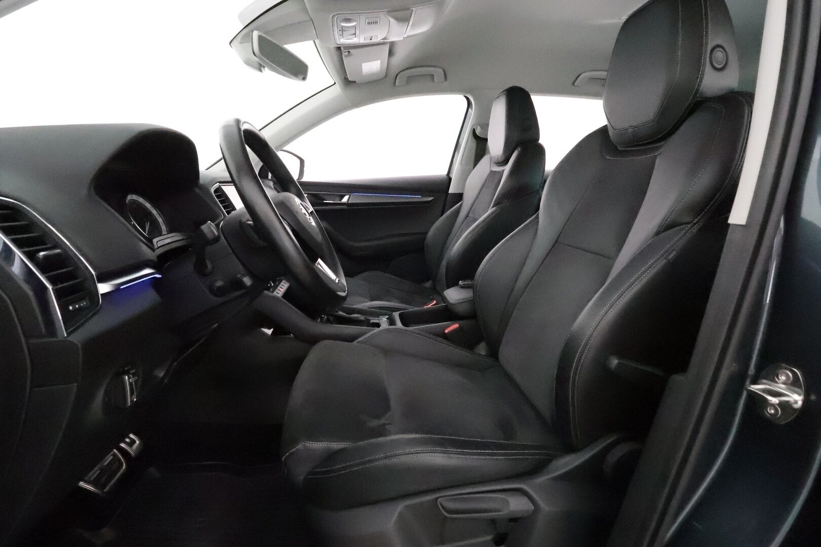 Skoda Karoq 2018 2.0 TDI 150 4x4 Style DSG **Canton / Webasto / Adapt.vakkari / Keyless / Koukku / Sporttipenkit / P.kamera** -  * Webastolla ja kovilla varusteilla oleva neliveto Karoq! *