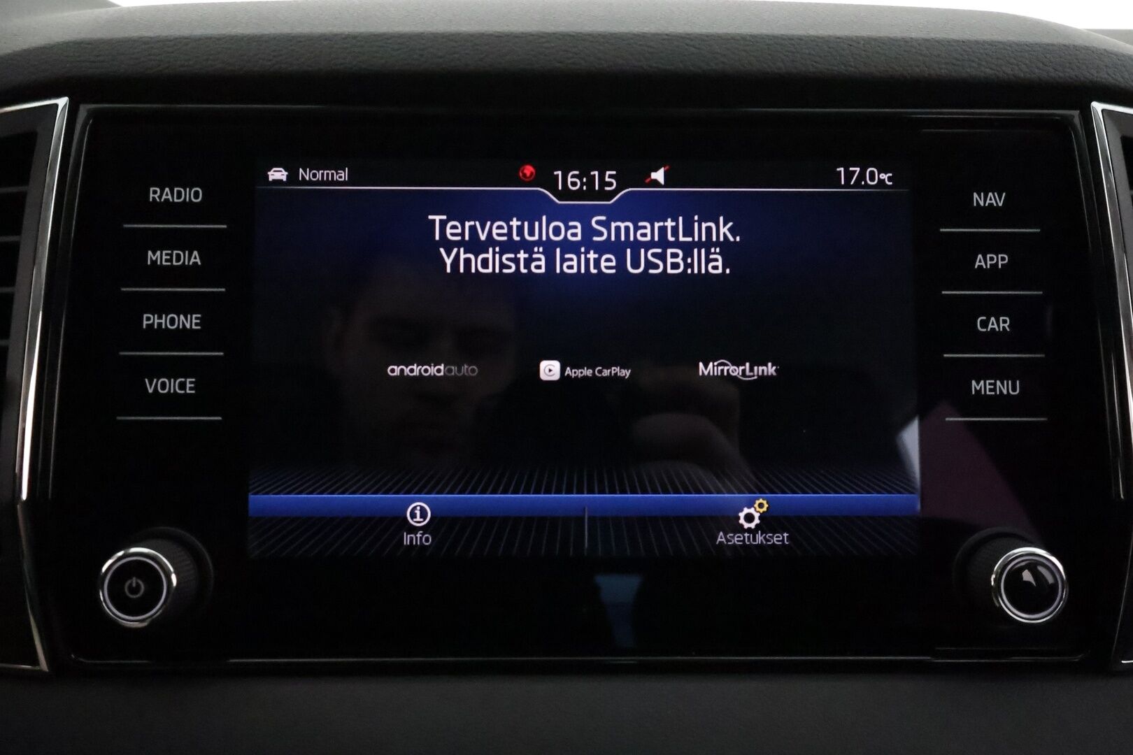 Skoda Karoq 2018 2.0 TDI 150 4x4 Style DSG **Canton / Webasto / Adapt.vakkari / Keyless / Koukku / Sporttipenkit / P.kamera** -  * Webastolla ja kovilla varusteilla oleva neliveto Karoq! *