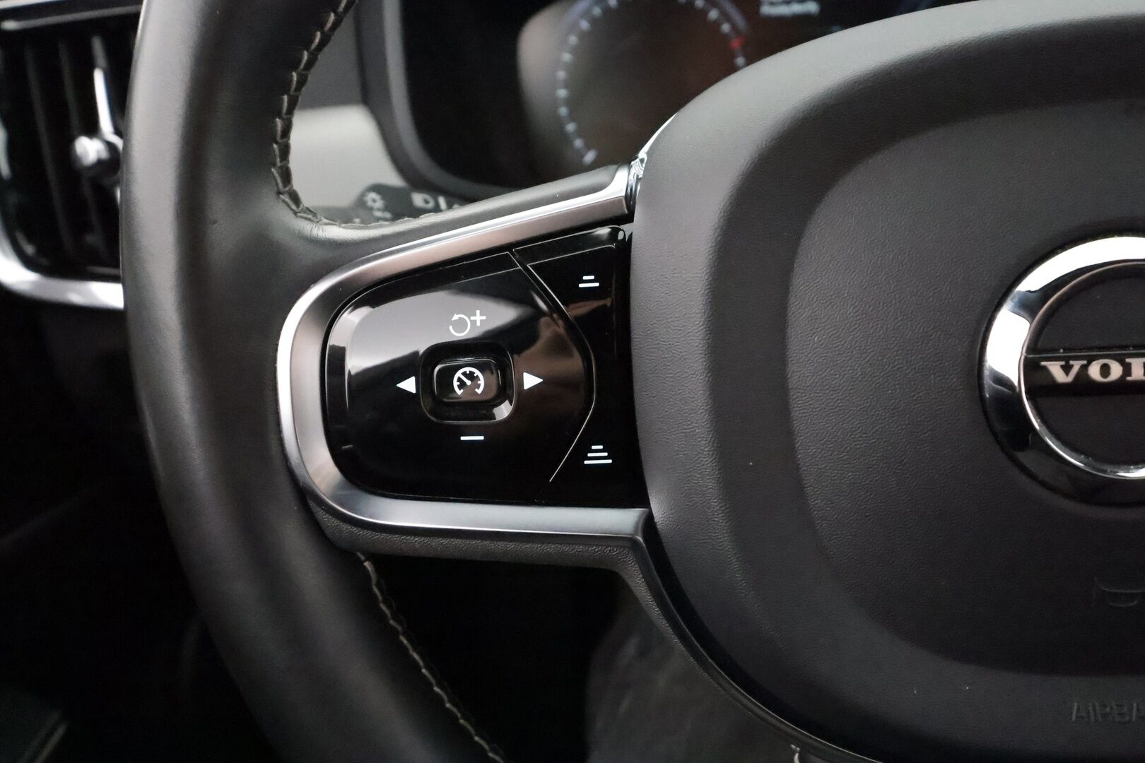 Volvo S90 2021 T8 TwE AWD Business R-Design aut - Pilot Assist | HarmanKardon | Webasto | Koukku | Full-LED | Muistipenkit | Kattoluukku | P.Kamera