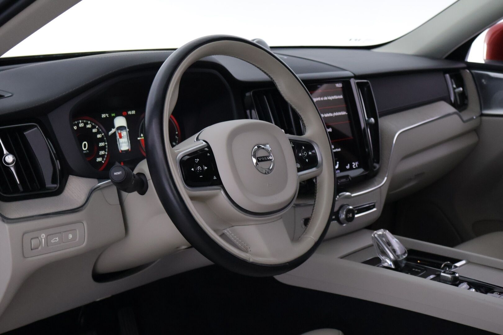 Volvo XC60 2021 T6 TwE AWD Business Inscription aut. *B&W / Suomi-auto / PA-Lisälämmitin / P.Kamera / Panorama / Muistipenkki* - Huippu Nokia Hakkapeliitta 10 talvirenkaat / Bowers & Wilkins - HULLU BLACKWEEK KORKOTARJOUS 2,49%