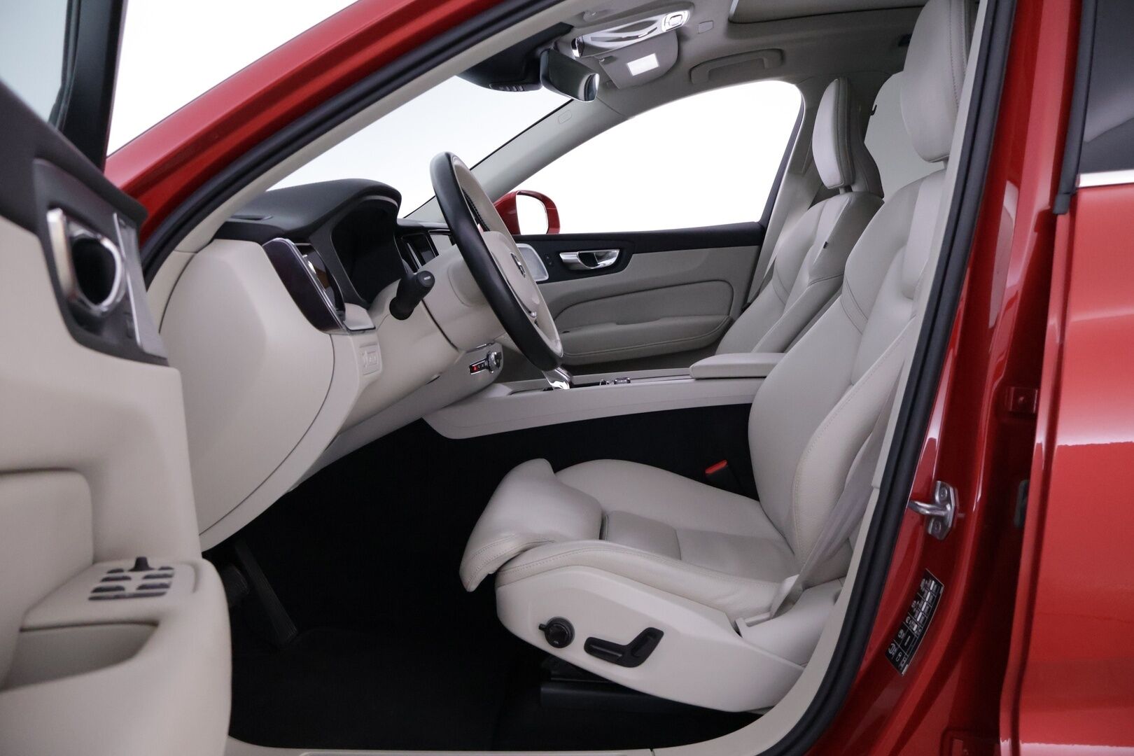 Volvo XC60 2021 T6 TwE AWD Business Inscription aut. *B&W / Suomi-auto / PA-Lisälämmitin / P.Kamera / Panorama / Muistipenkki* - Huippu Nokia Hakkapeliitta 10 talvirenkaat / Bowers & Wilkins