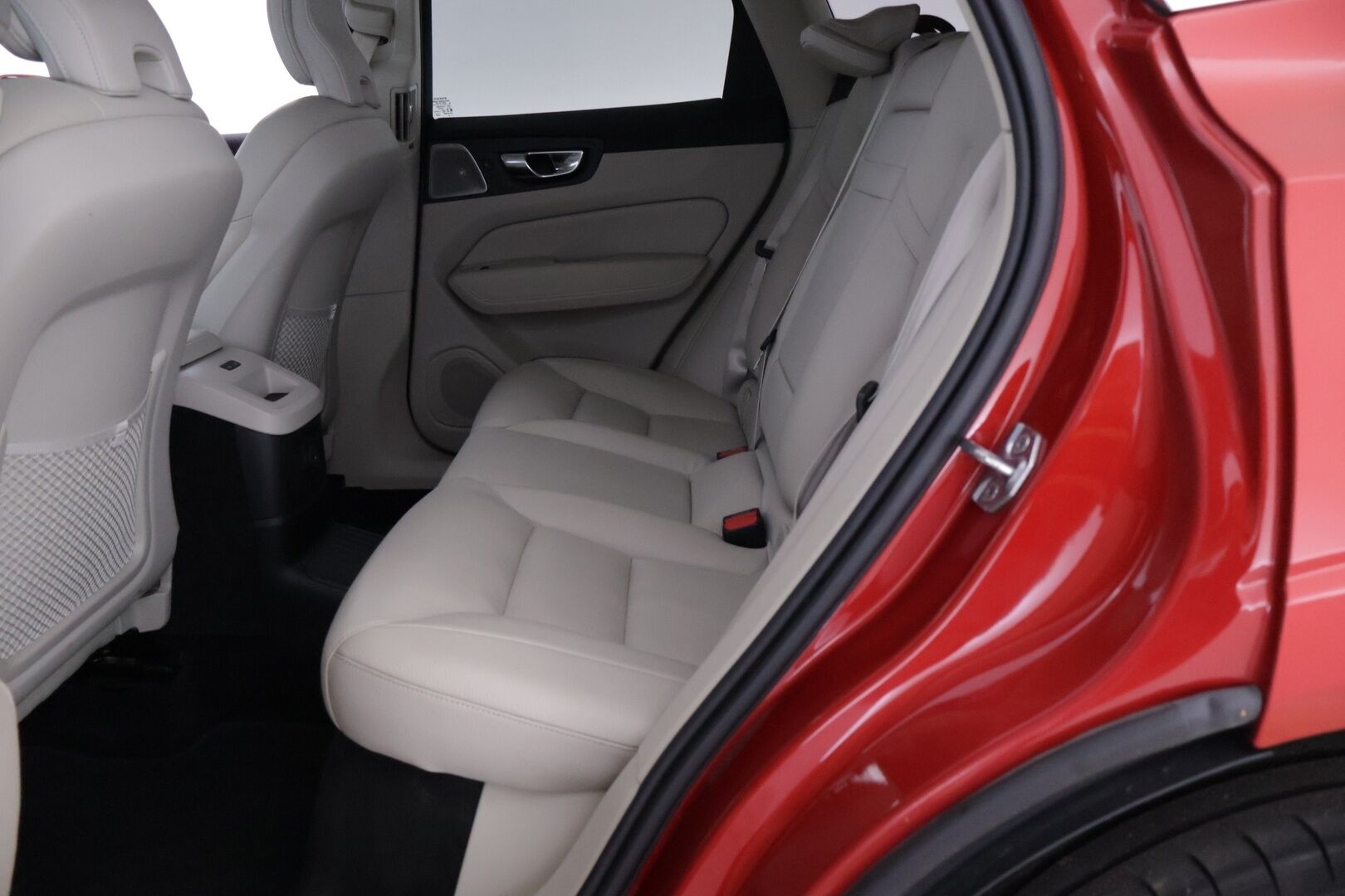 Volvo XC60 2021 T6 TwE AWD Business Inscription aut. *B&W / Suomi-auto / PA-Lisälämmitin / P.Kamera / Panorama / Muistipenkki* - Huippu Nokia Hakkapeliitta 10 talvirenkaat / Bowers & Wilkins - HULLU BLACKWEEK KORKOTARJOUS 2,49%