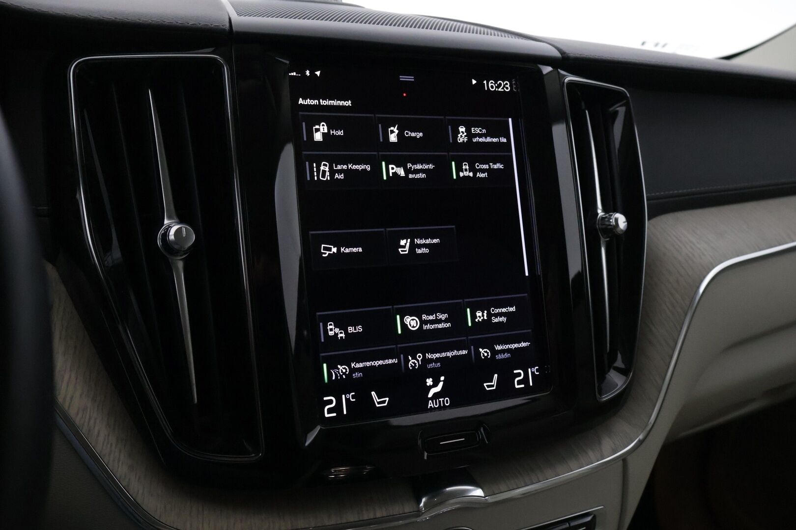 Volvo XC60 2021 T6 TwE AWD Business Inscription aut. *B&W / Suomi-auto / PA-Lisälämmitin / P.Kamera / Panorama / Muistipenkki* - Huippu Nokia Hakkapeliitta 10 talvirenkaat / Bowers & Wilkins - HULLUT JOULUT KORKOTARJOUS 2,49% 