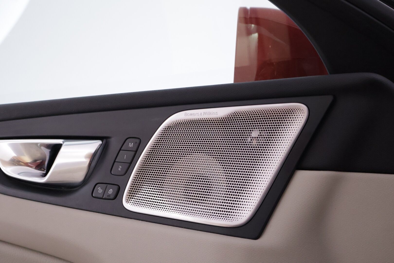 Volvo XC60 2021 T6 TwE AWD Business Inscription aut. *B&W / Suomi-auto / PA-Lisälämmitin / P.Kamera / Panorama / Muistipenkki* - Huippu Nokia Hakkapeliitta 10 talvirenkaat / Bowers & Wilkins