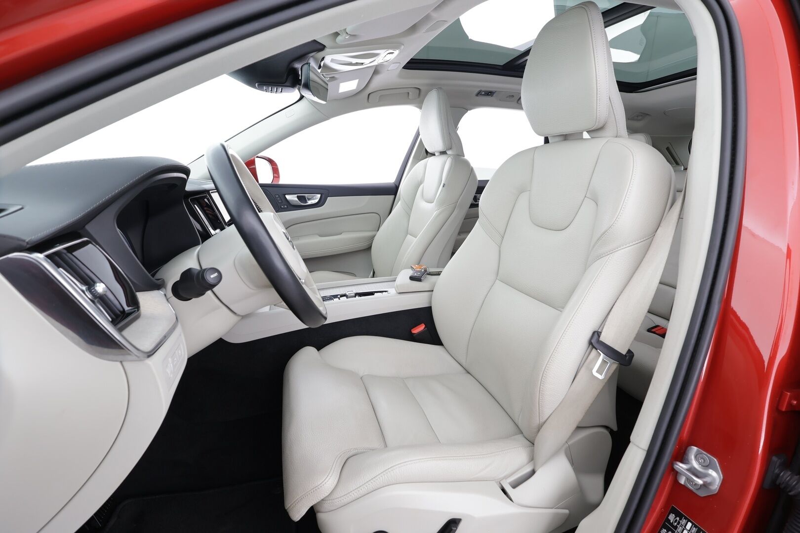 Volvo XC60 2021 T6 TwE AWD Inscription aut * Webasto / Koukku / H&K / Panorama / ACC / Full-LED / P.Kamera / Sportnahat Muistilla * - Ilma-alusta / Suomi-auto / Kahdet renkaat aluvanteilla / 2x Latauskaapelit / Merkkihuollot