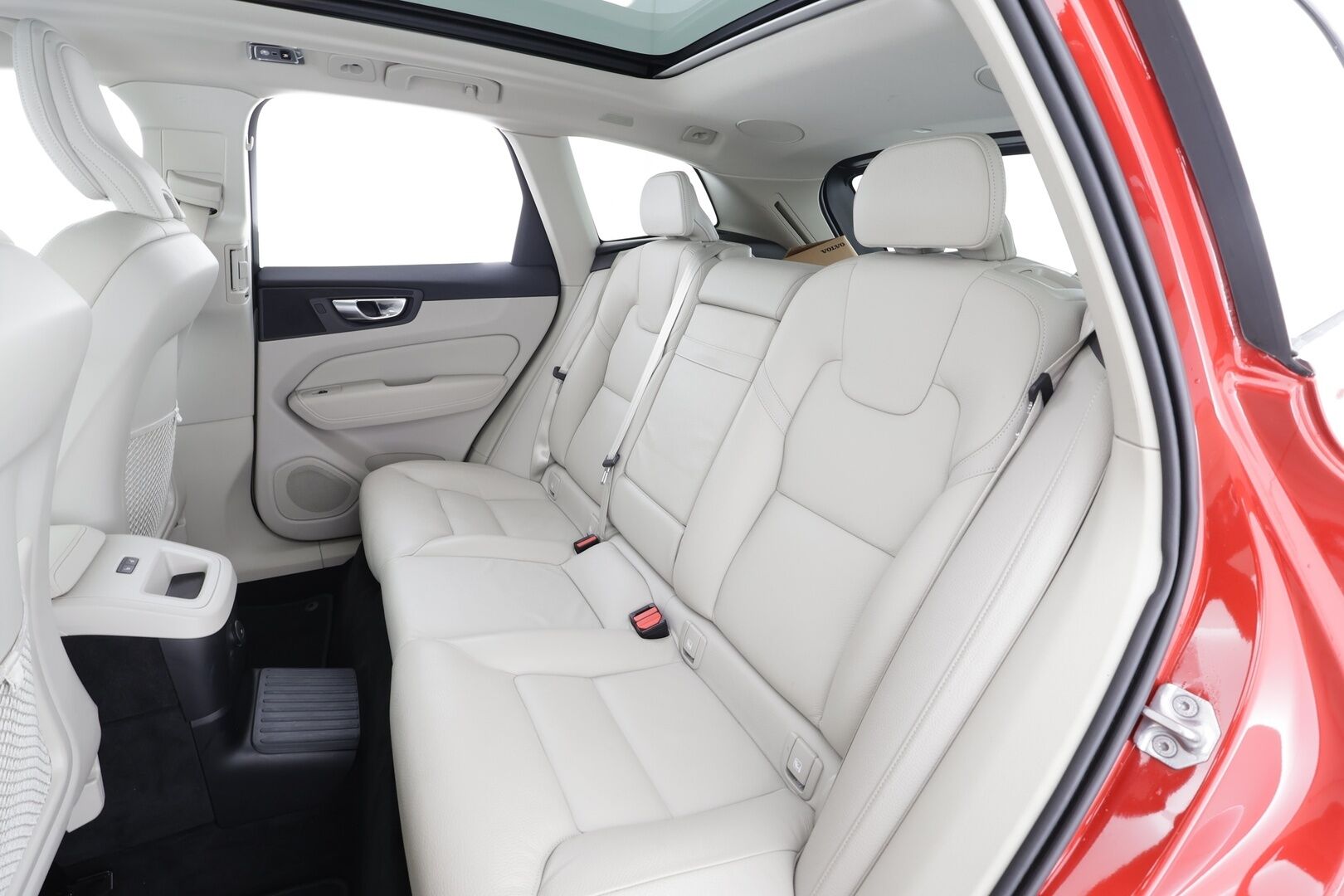 Volvo XC60 2021 T6 TwE AWD Inscription aut * Webasto / Koukku / H&K / Panorama / ACC / Full-LED / P.Kamera / Sportnahat Muistilla * - Ilma-alusta / Suomi-auto / Kahdet renkaat aluvanteilla / 2x Latauskaapelit / Merkkihuollot