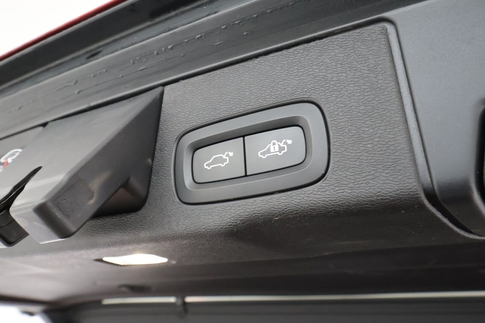 Volvo XC60 2021 T6 TwE AWD Inscription aut * Webasto / Koukku / H&K / Panorama / ACC / Full-LED / P.Kamera / Sportnahat Muistilla * - Ilma-alusta / Suomi-auto / Kahdet renkaat aluvanteilla / 2x Latauskaapelit / Merkkihuollot