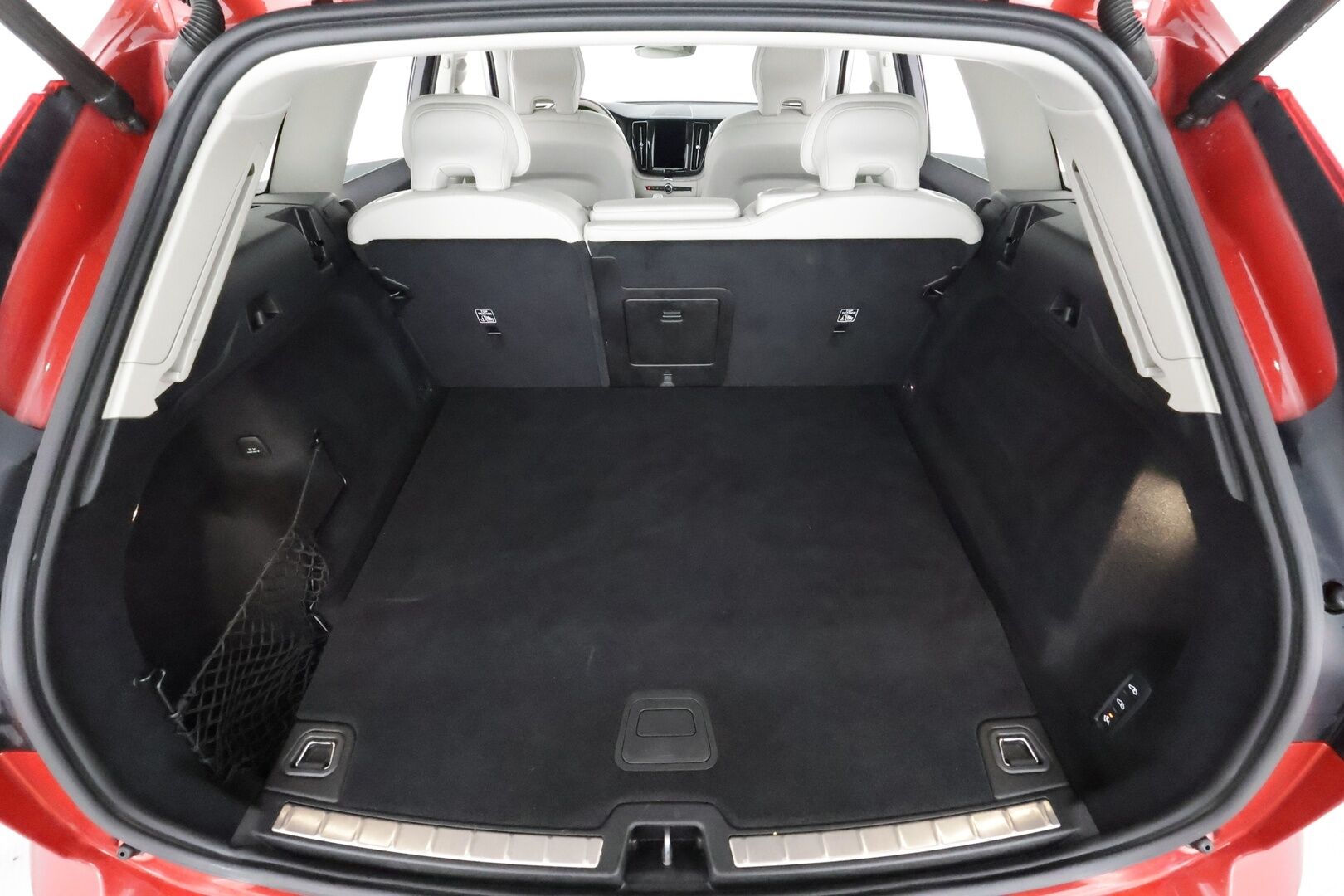 Volvo XC60 2021 T6 TwE AWD Inscription aut * Webasto / Koukku / H&K / Panorama / ACC / Full-LED / P.Kamera / Sportnahat Muistilla * - Ilma-alusta / Suomi-auto / Kahdet renkaat aluvanteilla / 2x Latauskaapelit / Merkkihuollot