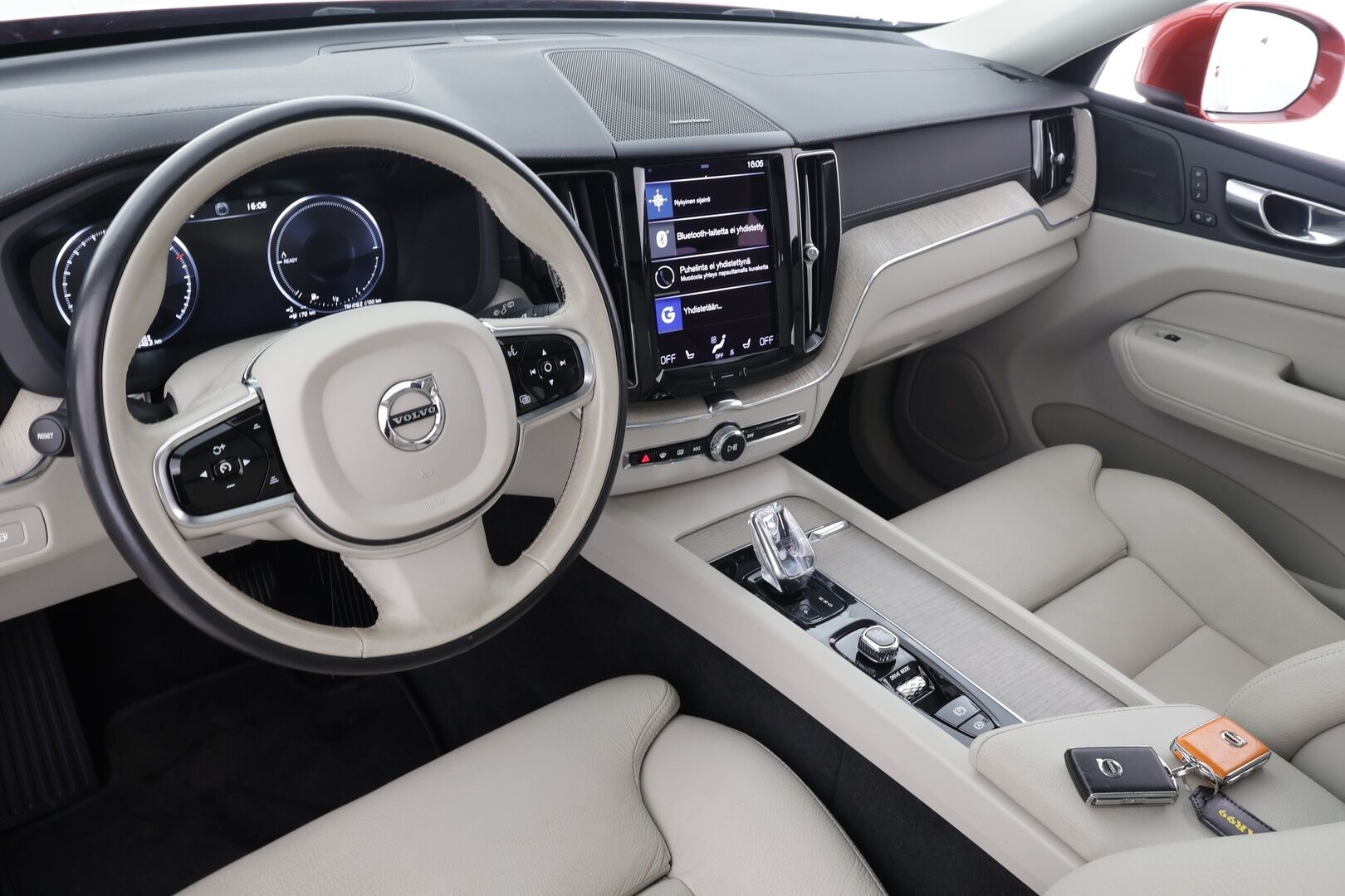 Volvo XC60 2021 T6 TwE AWD Inscription aut * Webasto / Koukku / H&K / Panorama / ACC / Full-LED / P.Kamera / Sportnahat Muistilla * - Ilma-alusta / Suomi-auto / Kahdet renkaat aluvanteilla / 2x Latauskaapelit / Merkkihuollot