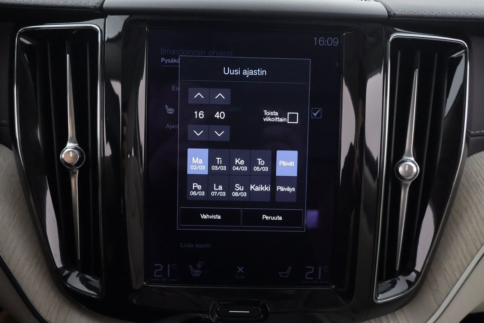 Volvo XC60 2021 T6 TwE AWD Inscription aut * Webasto / Koukku / H&K / Panorama / ACC / Full-LED / P.Kamera / Sportnahat Muistilla * - Ilma-alusta / Suomi-auto / Kahdet renkaat aluvanteilla / 2x Latauskaapelit / Merkkihuollot