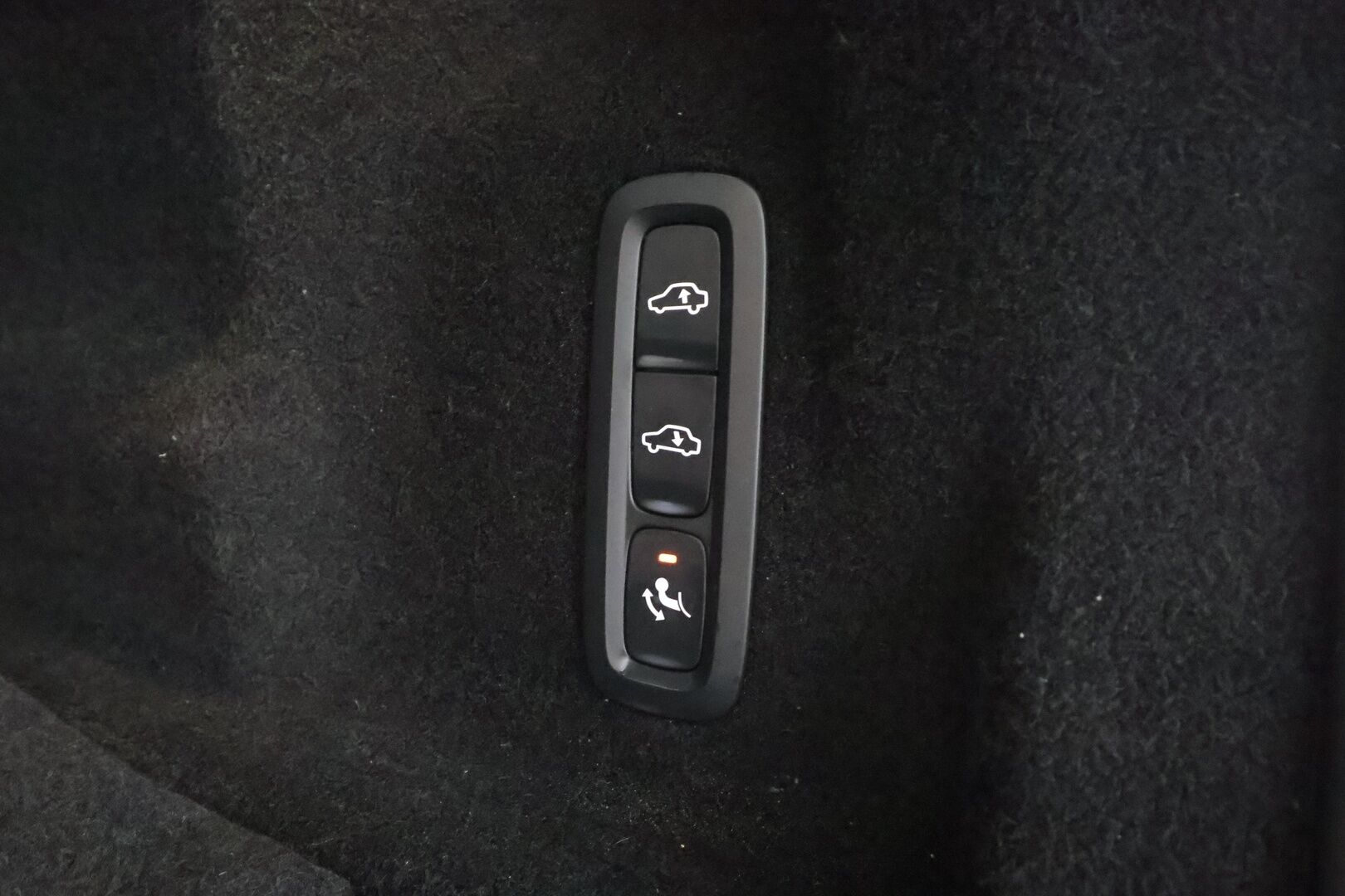 Volvo XC60 2021 T6 TwE AWD Inscription aut * Webasto / Koukku / H&K / Panorama / ACC / Full-LED / P.Kamera / Sportnahat Muistilla * - Ilma-alusta / Suomi-auto / Kahdet renkaat aluvanteilla / 2x Latauskaapelit / Merkkihuollot