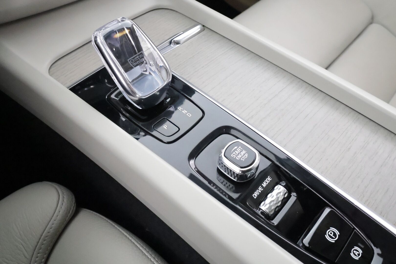 Volvo XC60 2021 T6 TwE AWD Inscription aut * Webasto / Koukku / H&K / Panorama / ACC / Full-LED / P.Kamera / Sportnahat Muistilla * - Ilma-alusta / Suomi-auto / Kahdet renkaat aluvanteilla / 2x Latauskaapelit / Merkkihuollot