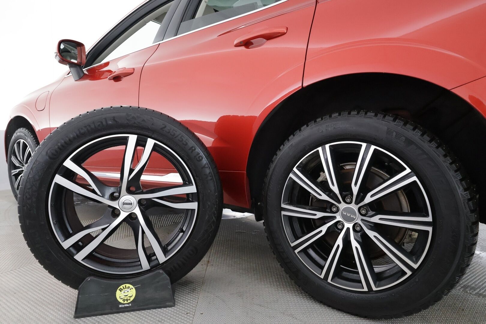 Volvo XC60 2021 T6 TwE AWD Inscription aut * Webasto / Koukku / H&K / Panorama / ACC / Full-LED / P.Kamera / Sportnahat Muistilla * - Ilma-alusta / Suomi-auto / Kahdet renkaat aluvanteilla / 2x Latauskaapelit / Merkkihuollot