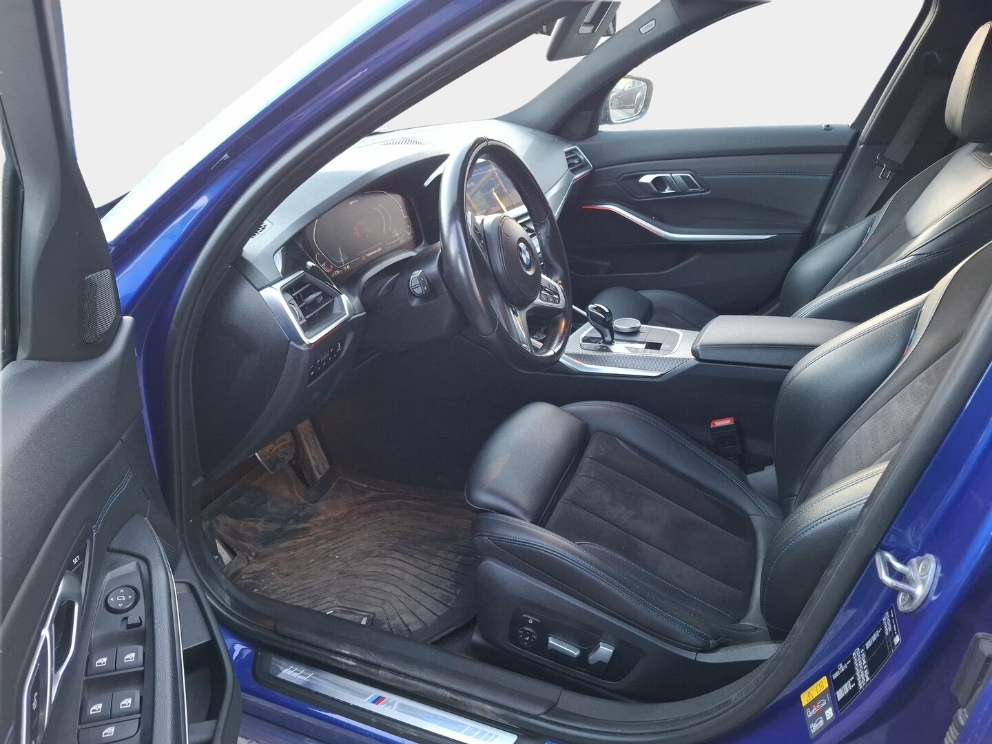 BMW 330 2021 G20 Sedan 330e xDrive A Charged Edition M Sport * Adapt.vakkari / Nahka-alcantara penkit muistilla / Hifit /  Comfort access* - * Haluttu M-Sport sininen väri! / Hyvä huoltohistoria / Kattavat varusteet / 2x renkaat vanteineen *