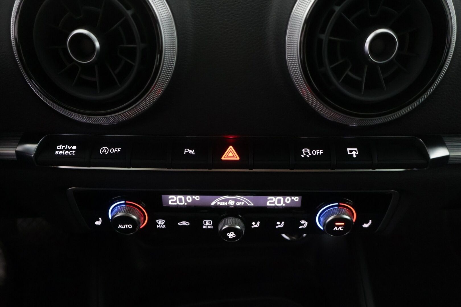 Audi A3 2017 Sportback Business Sport 1,4 TFSI COD 110 kW ultra S tronic - Adapt.vakkari | Digimittaristo | Sport-penkit | Carplay | Keyless | Sähköpenkki | Tutkat | Lohko+sisäp | Metalliväri | Juuri huollettu ja katsastettu!