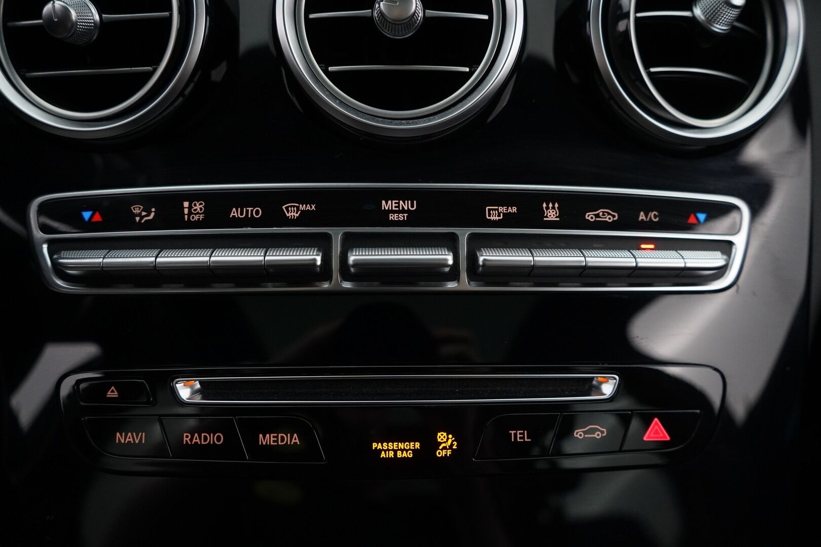 Mercedes-Benz C 2015 C43 AMG 4Matic Sport T A * HUD / Burmester / ACC / 360° Kamera / ILS / Panorama * - 3,99 % KORKOTARJOUS TÄHÄN AUTOON - 3.0 C450 Farmari 4-matic *Upeat äänet / Juuri huollettu*