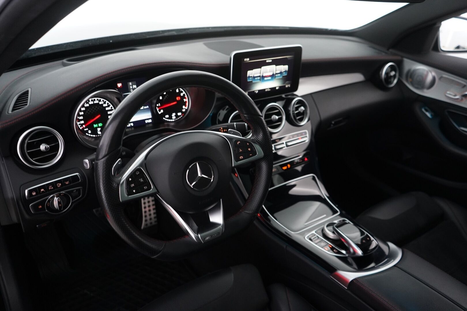 Mercedes-Benz C 2015 C43 AMG 4Matic Sport T A * HUD / Burmester / ACC / 360° Kamera / ILS / Panorama * - 3,99 % KORKOTARJOUS TÄHÄN AUTOON - 3.0 C450 Farmari 4-matic *Upeat äänet / Juuri huollettu*